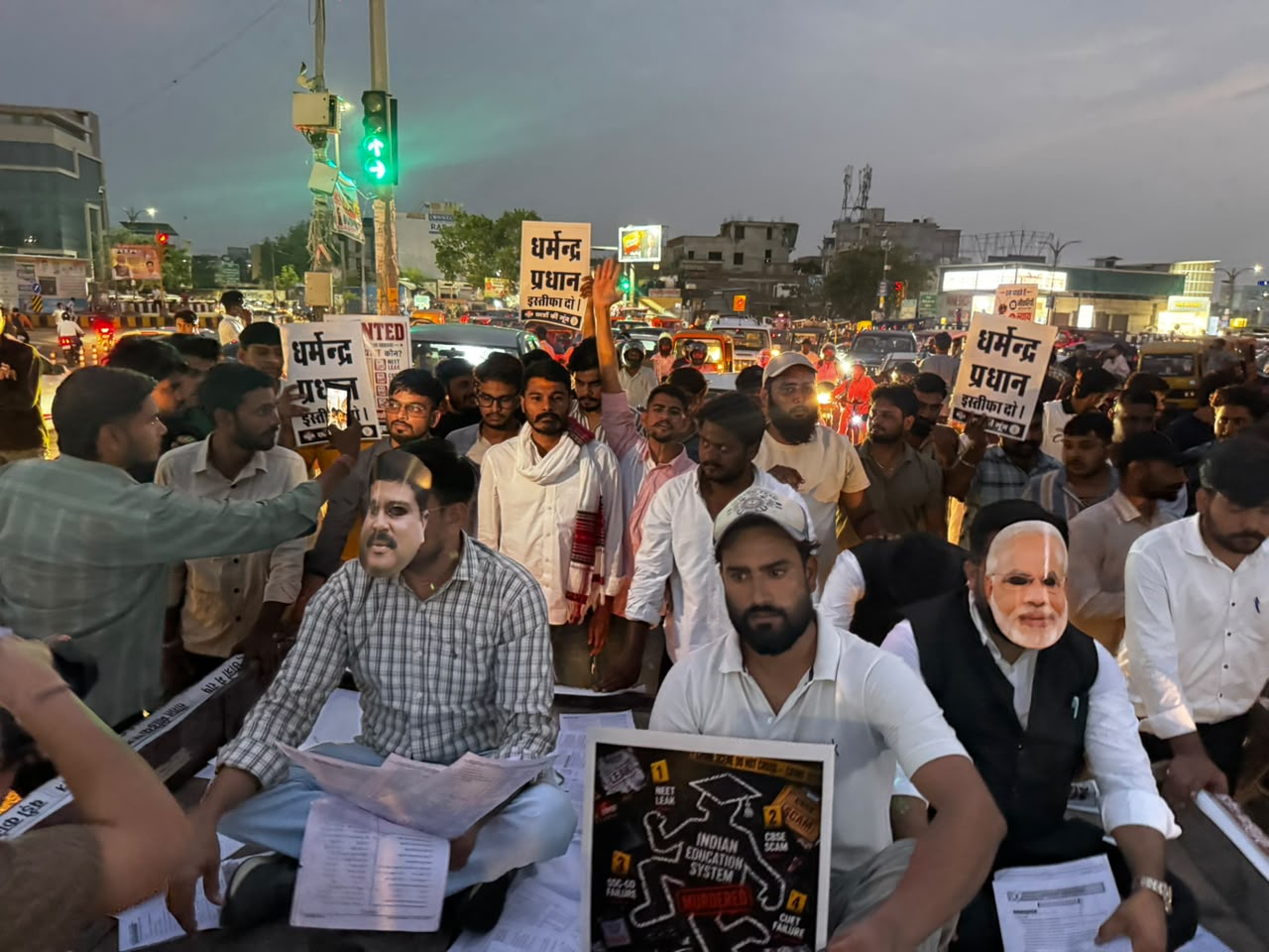 राजधानी में छात्रों की गूंज : पेपर लीक पर फूटा युवाओं का गुस्सा, अभिषेक चौधरी ने CM आवास घेराव के लिए निकला मार्च