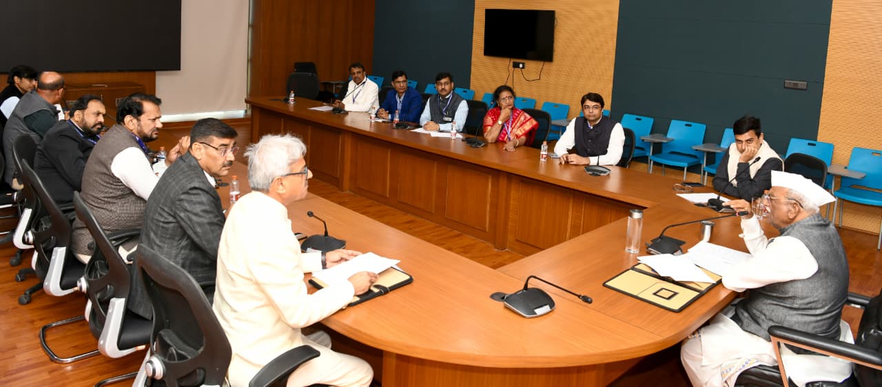 विद्यार्थियों की उपस्थिति अनिवार्य हो, ज्ञान, चरित्र और कौशल आधारित शिक्षा सुनिश्चित की जाए-राज्यपाल