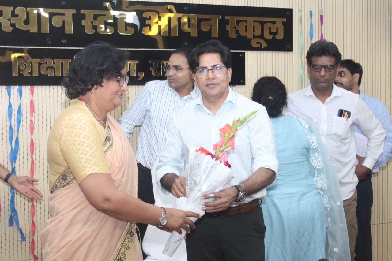 अतिरिक्त मुख्य सचिव शिक्षा विभाग ने ग्रहण किया पदभार, विभागीय गतिविधियों की जानकारी ली