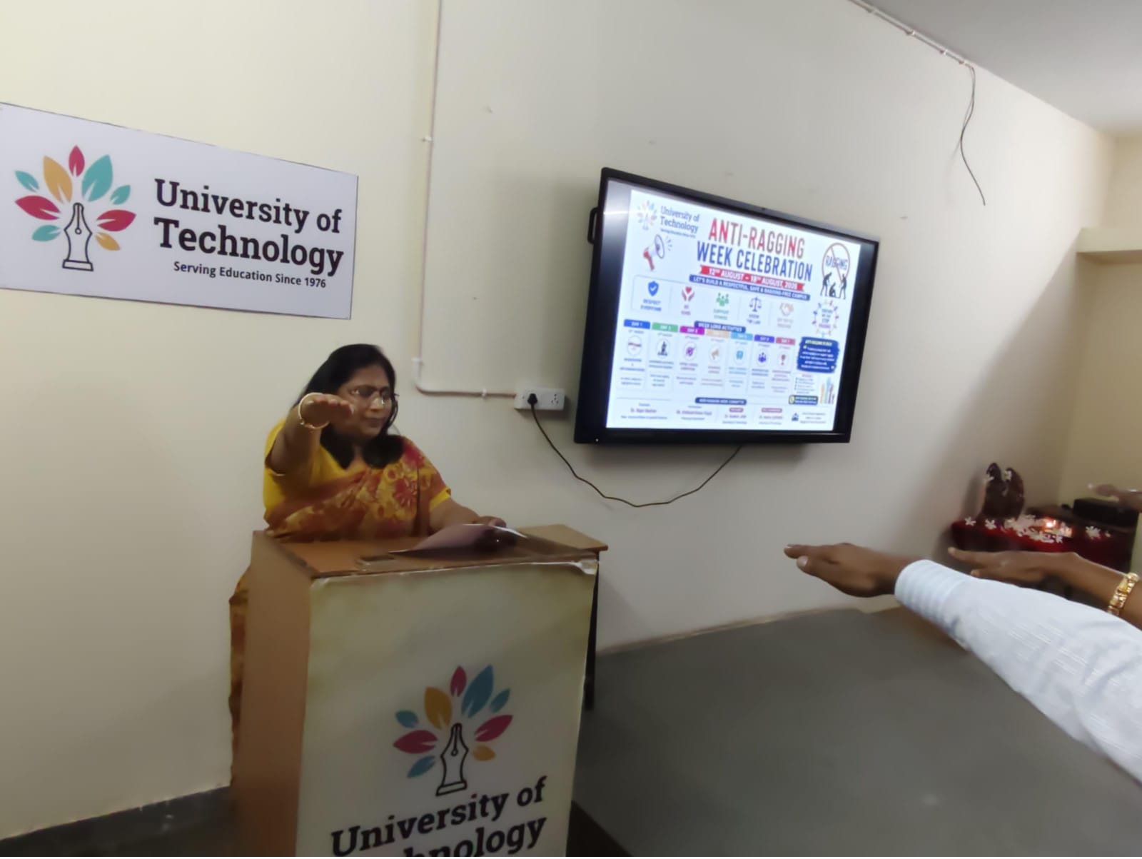 यूनिवर्सिटी ऑफ टेक्नोलॉजी,वाटिका जयपुर में एंटी-रैगिंग सप्ताह का भव्य शुभारंभ एवं एंटी-रैगिंगशपथ का आयोजन