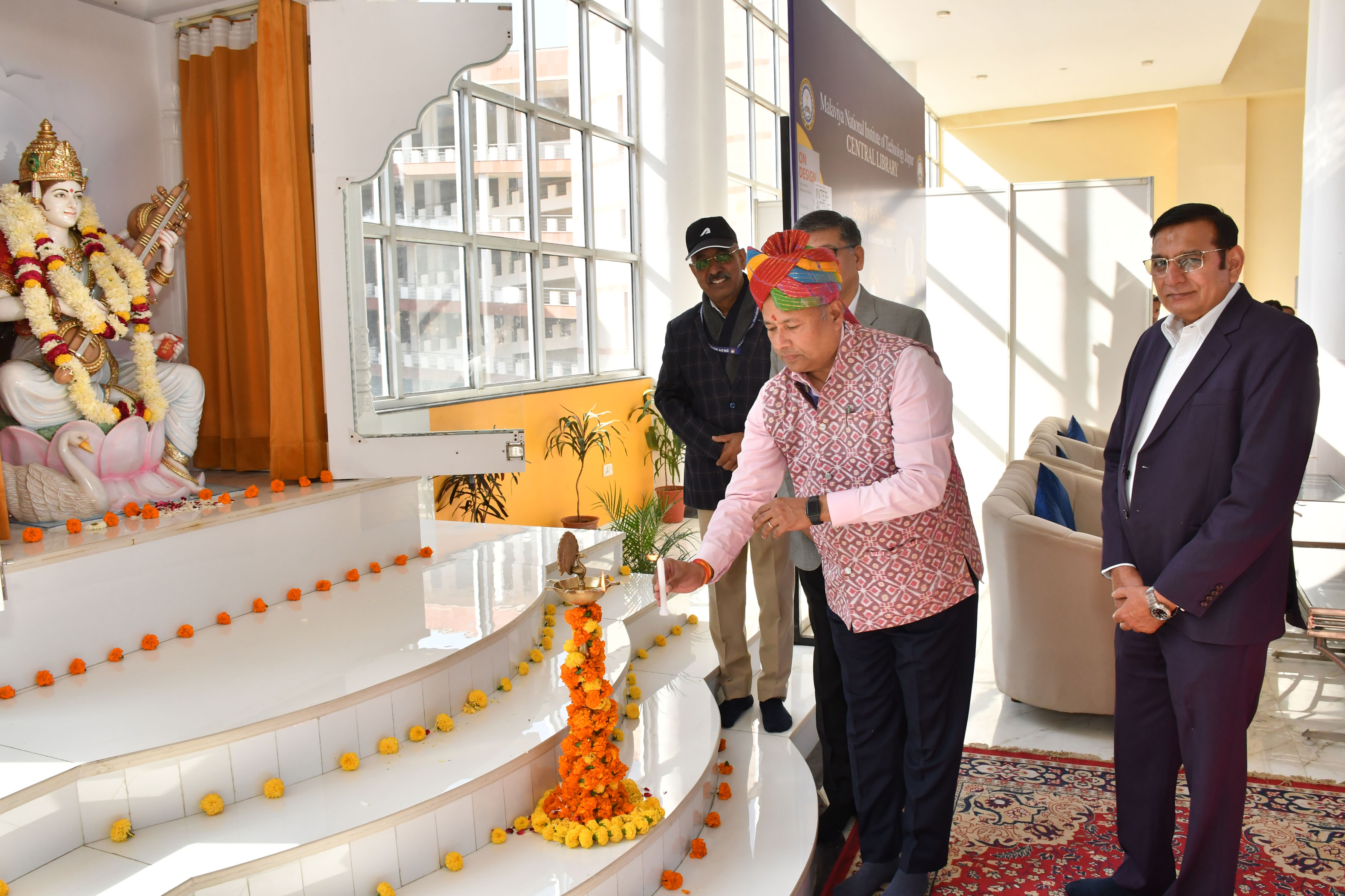 मालवीय राष्ट्रीय प्रौद्योगिकी संस्थान, जयपुर (एमएनआईटी) - केंद्रीय पुस्तकालय