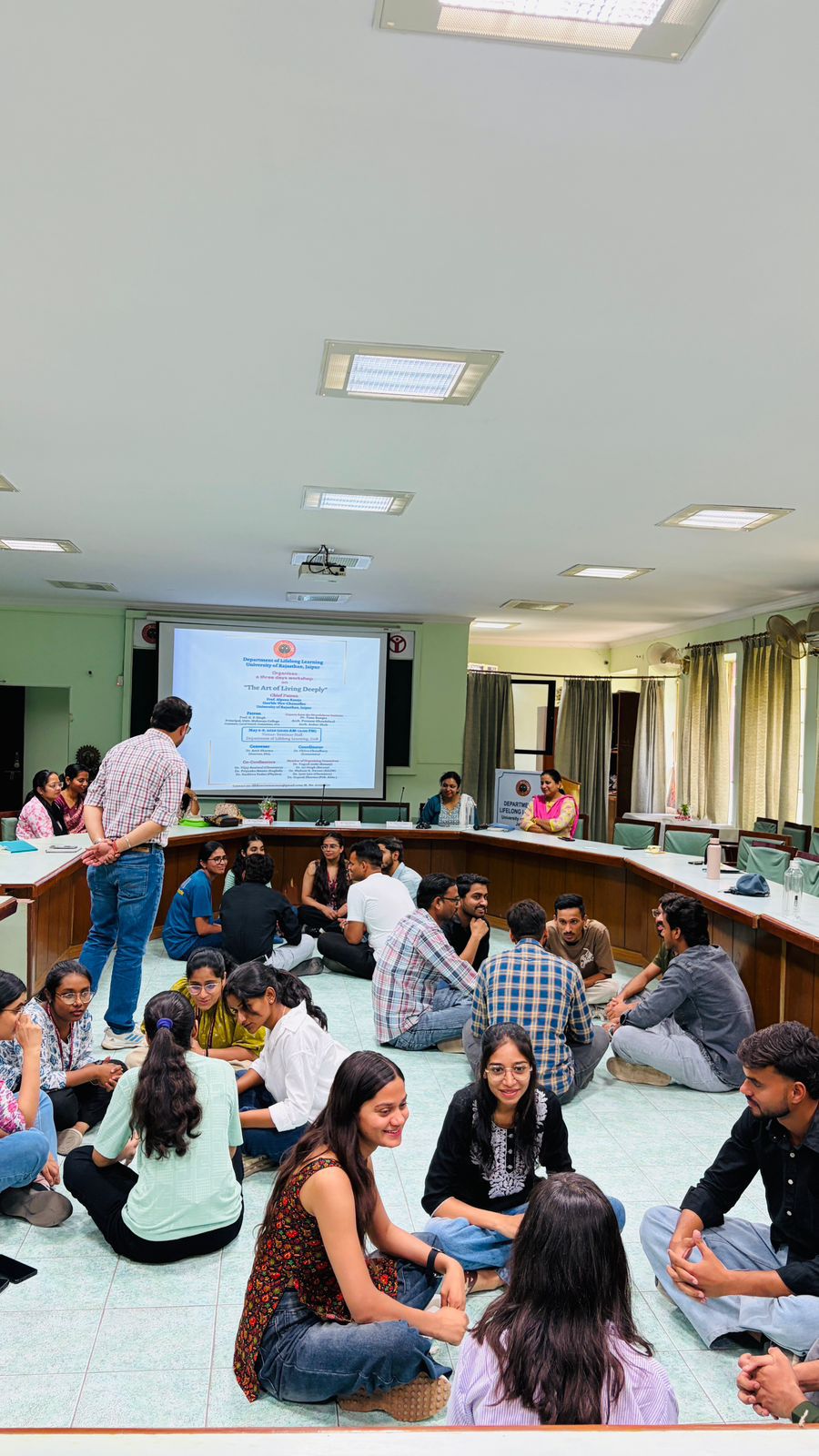 गहराई से जीवन जीने की कला: राजस्थान विश्वविद्यालय में त्रि-दिवसीय कार्यशाला का शुभारंभ
