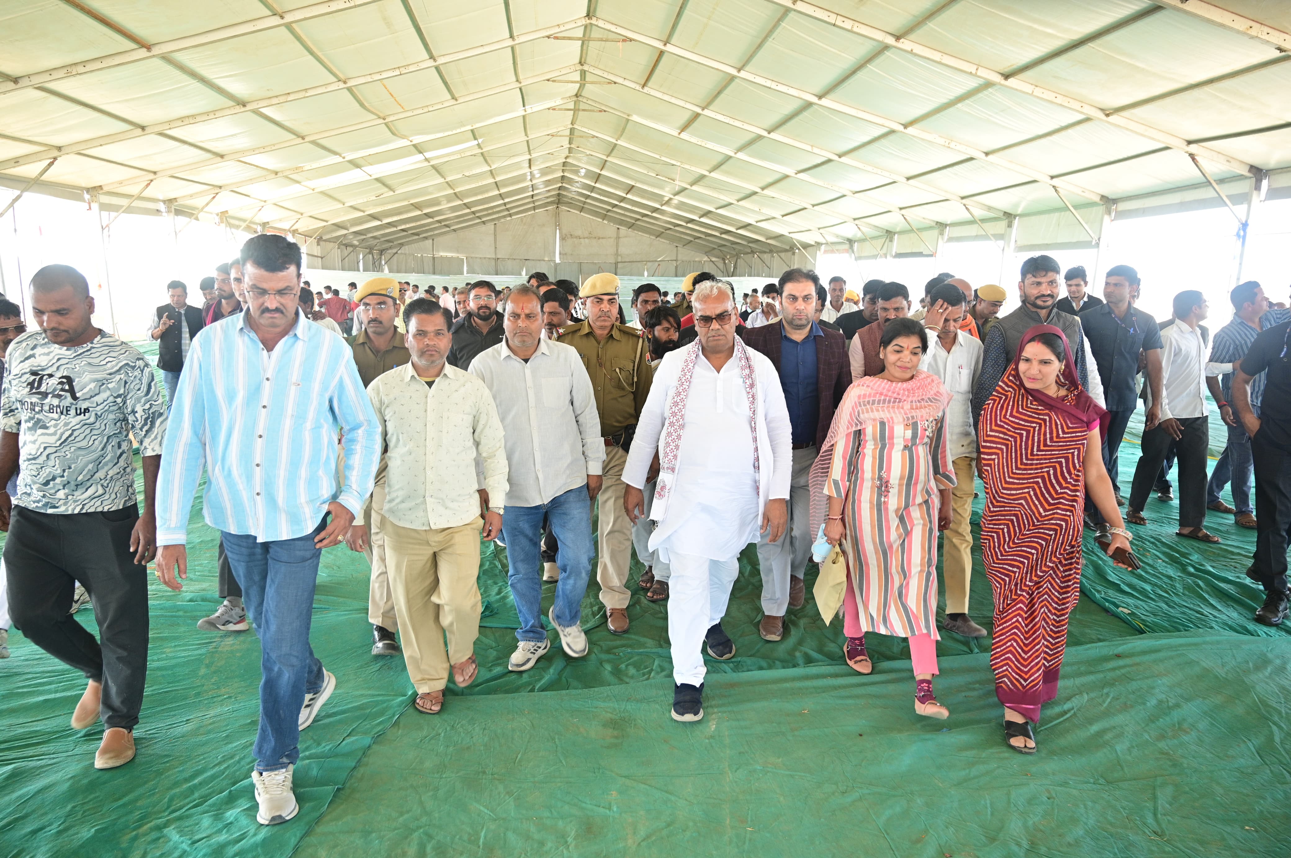 आचार्य धीरेंद्र शास्त्री के स्वागत के लिए चार धाम सज के तैयार