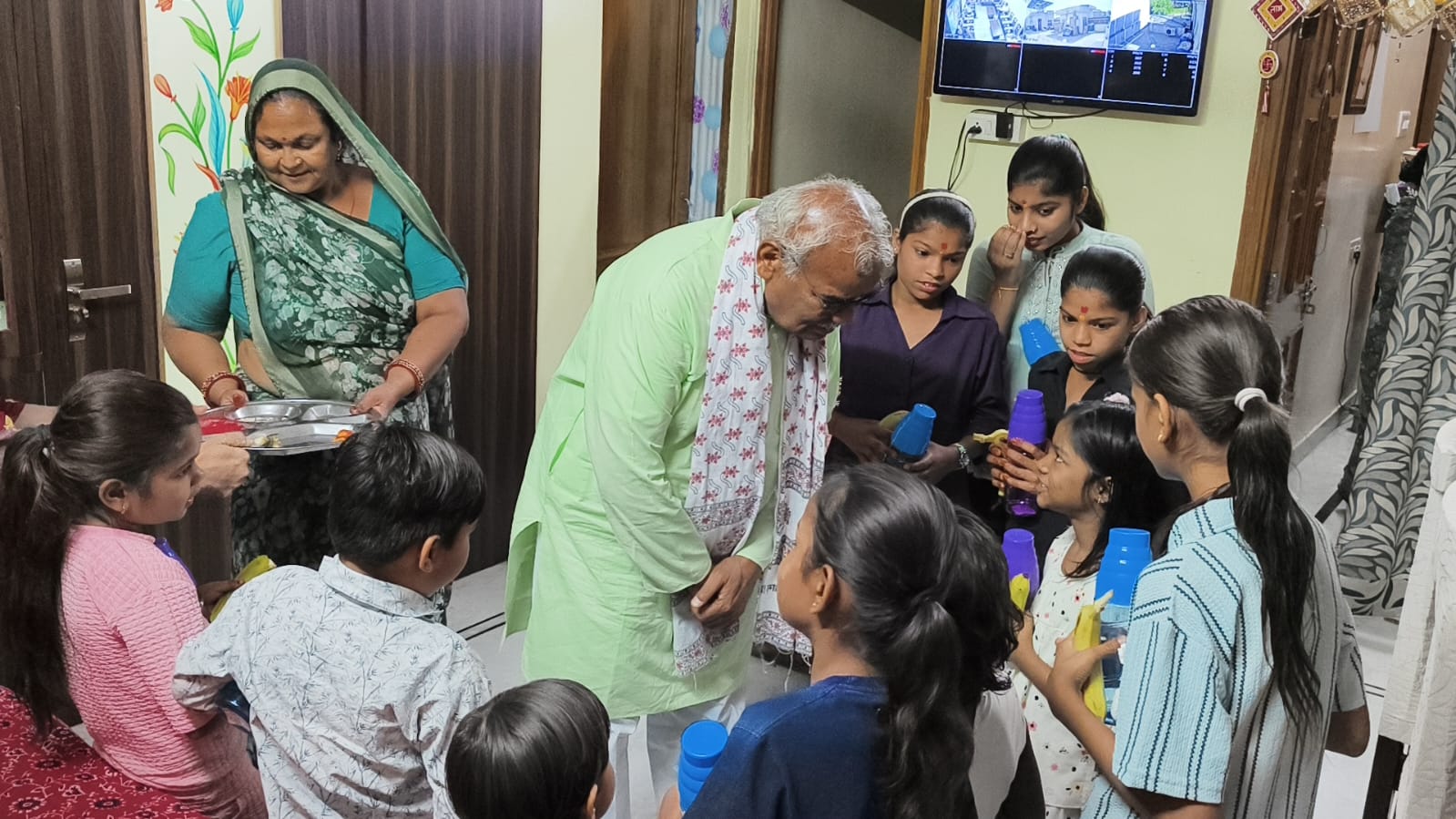 शिक्षा मंत्री ने सपत्निक किया कन्या पूजन, रामनवमी की दी सबको शुभकामनाएं