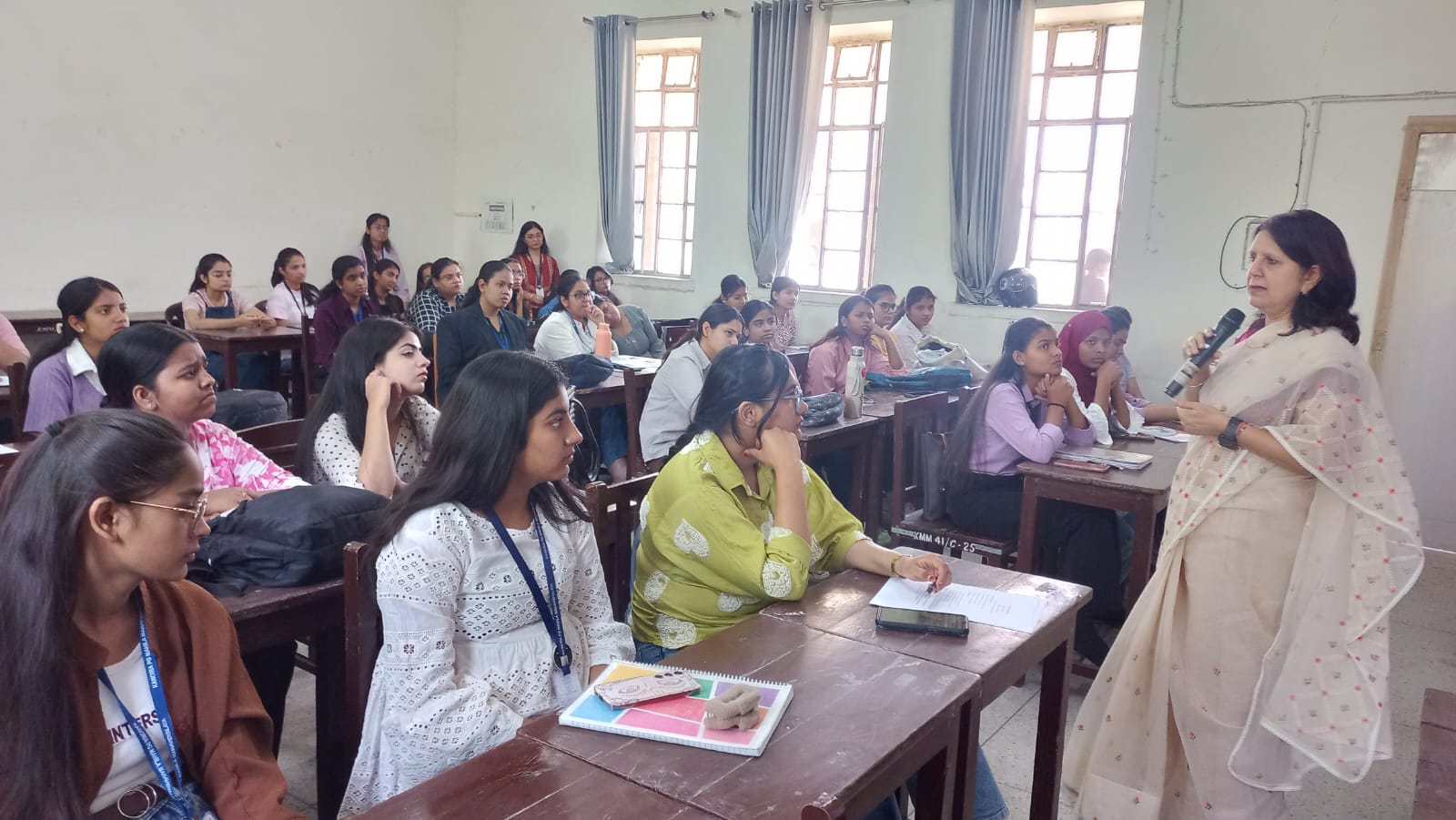 विदेश में अध्ययन“ विषय पर एक सत्र का आयोजन