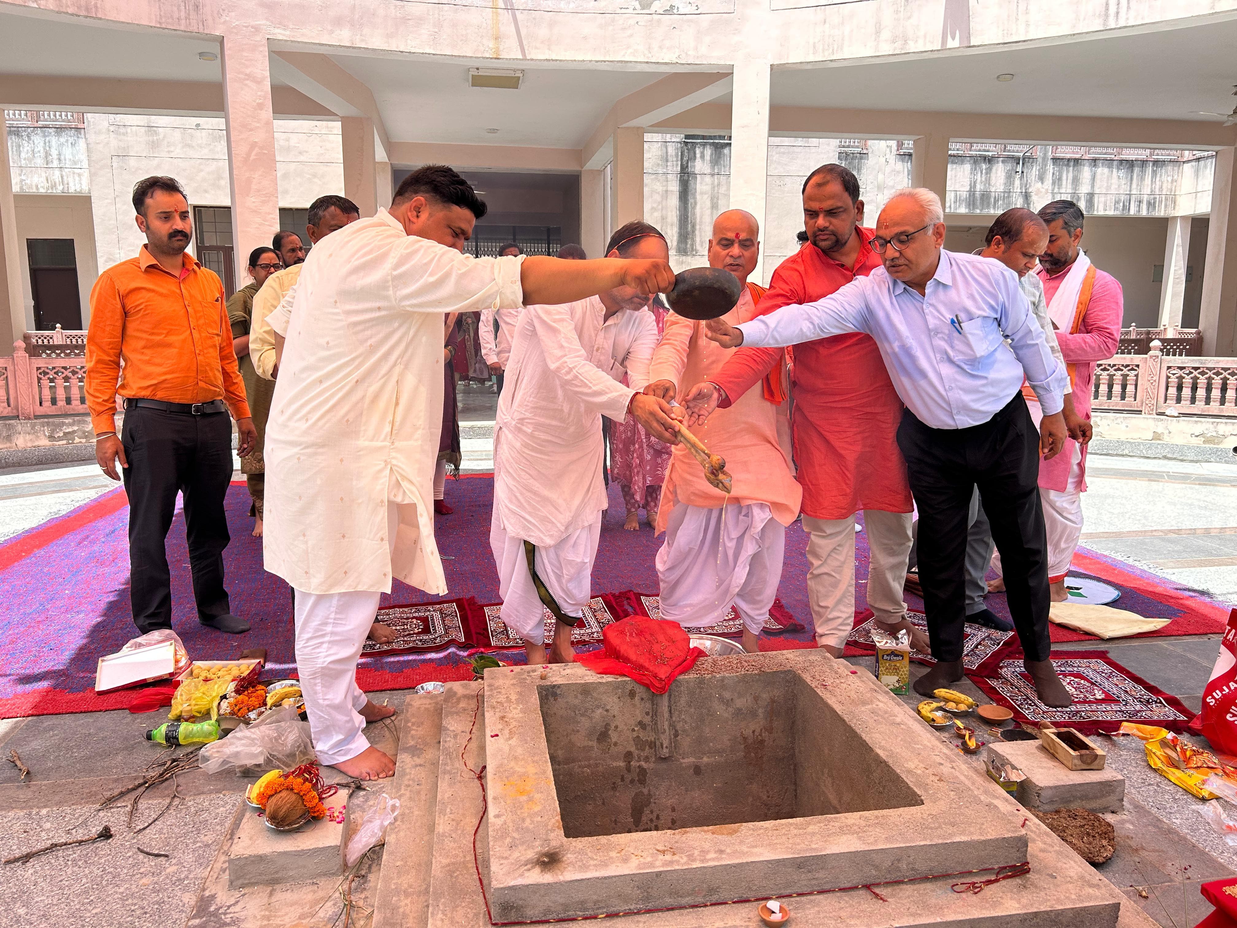 राजस्थान मन्त्र प्रतिष्ठान के नवनिर्मित हवनकुंड में अग्नि प्रवेश एवं पूजन