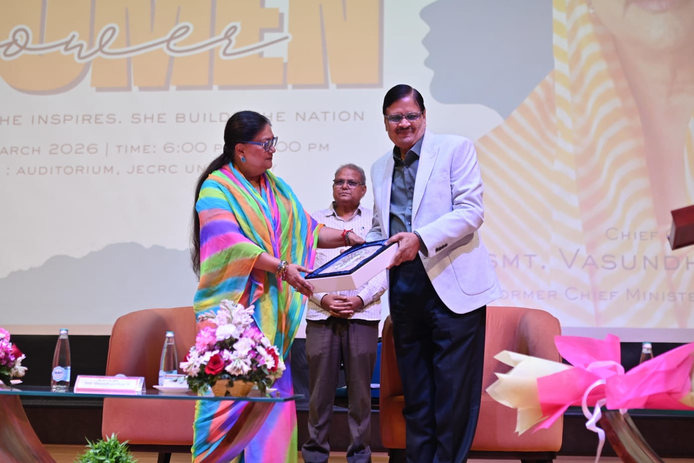 ऐसा कर कोशिश की जो चाहे तुमको मिल सके और ना मिल सके उसे छू ले तकदीर से: वसुंधरा