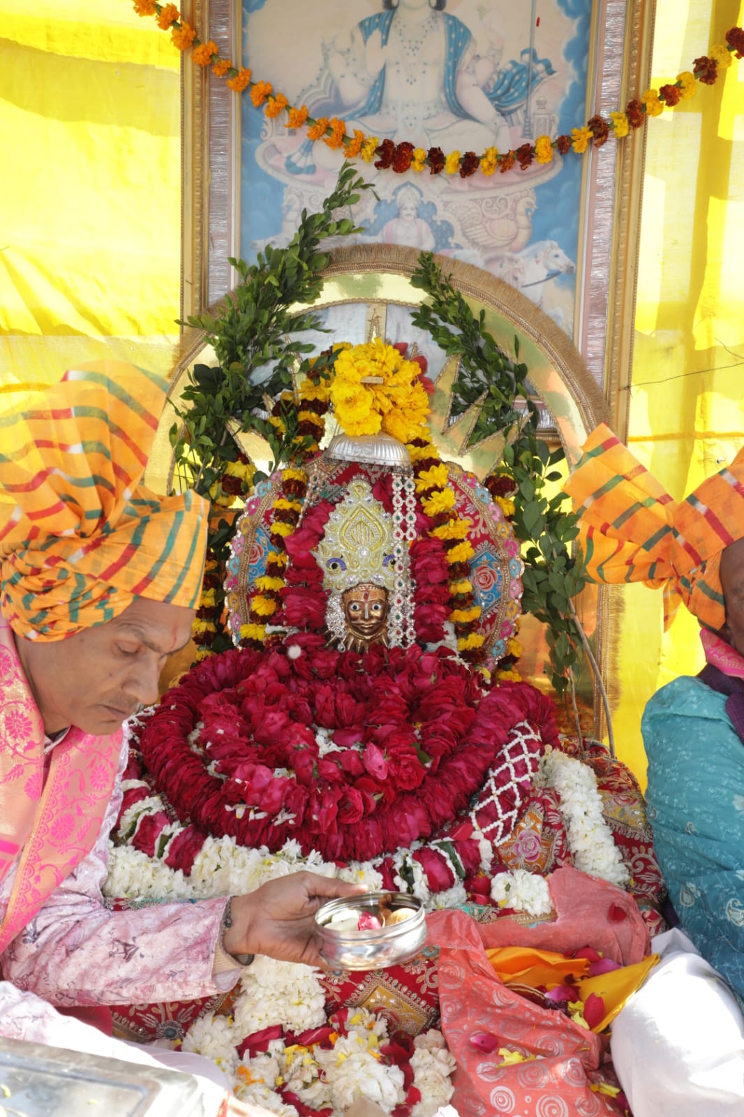 छोटी चौपड़ पर  सूर्य भगवान की रथयात्रा  का किया गया स्वागत