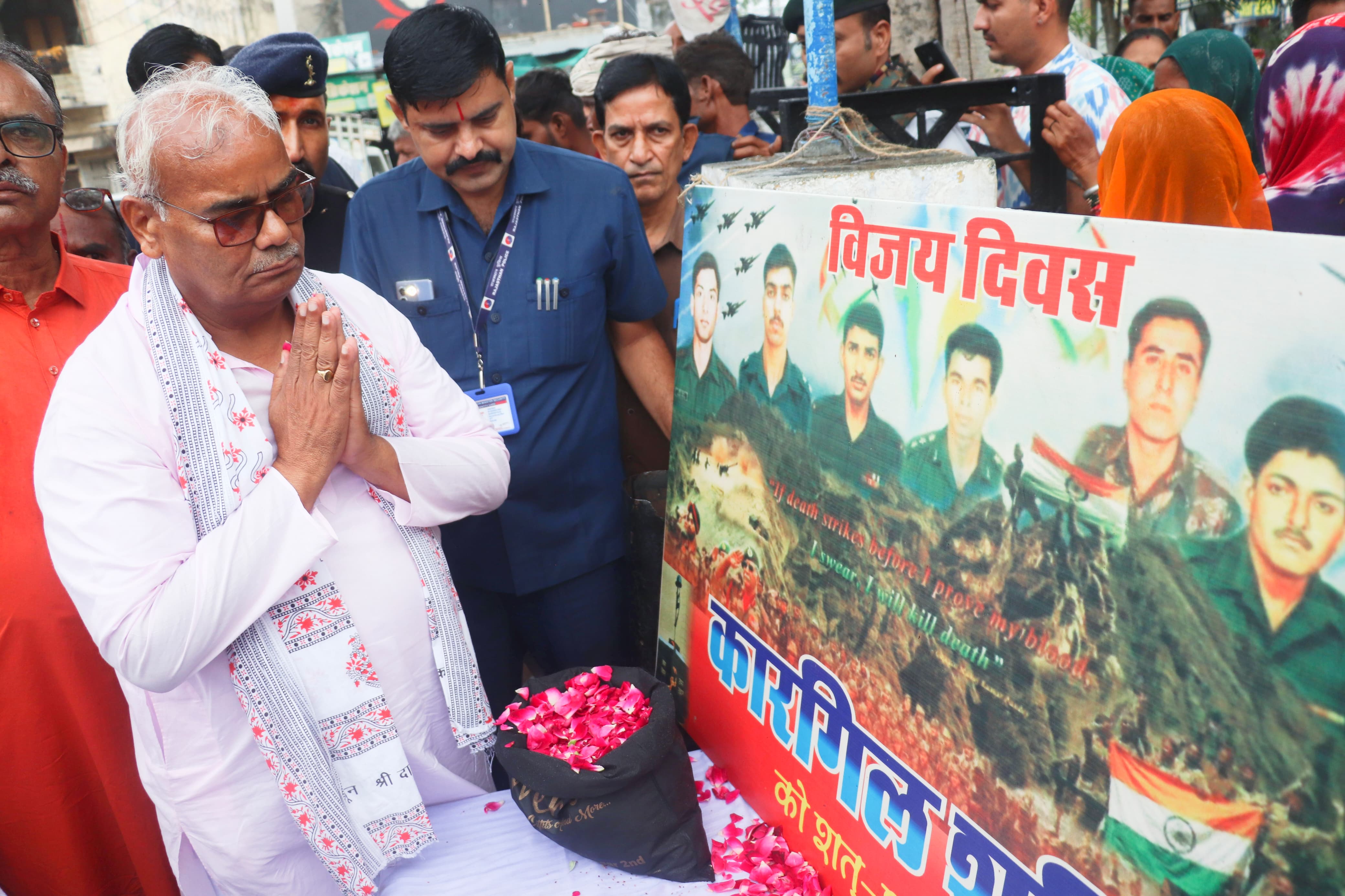 शिक्षा एवं पंचायती राज मंत्री मदन दिलावर ने दी कारगिल शहीदों को श्रद्धांजलि,
