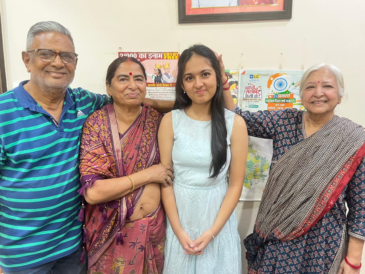 बिना ट्यूशन एसएमएस स्कूल की जान्हवी ने हासिल किए 98.60 फीसदी अंक, AI में मिले 100 में से 100