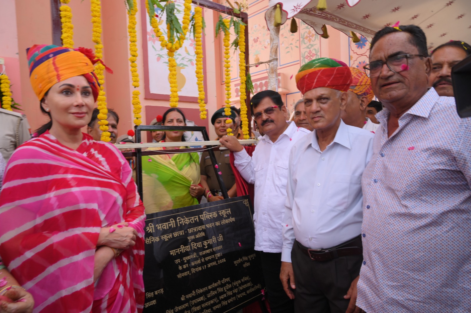 सवाई मानसिंह द्वार एवं सैनिक स्कूल गर्ल्स छात्रावास का उप-मुख्यमंत्री दिया कुमारी ने किया लोकार्पण