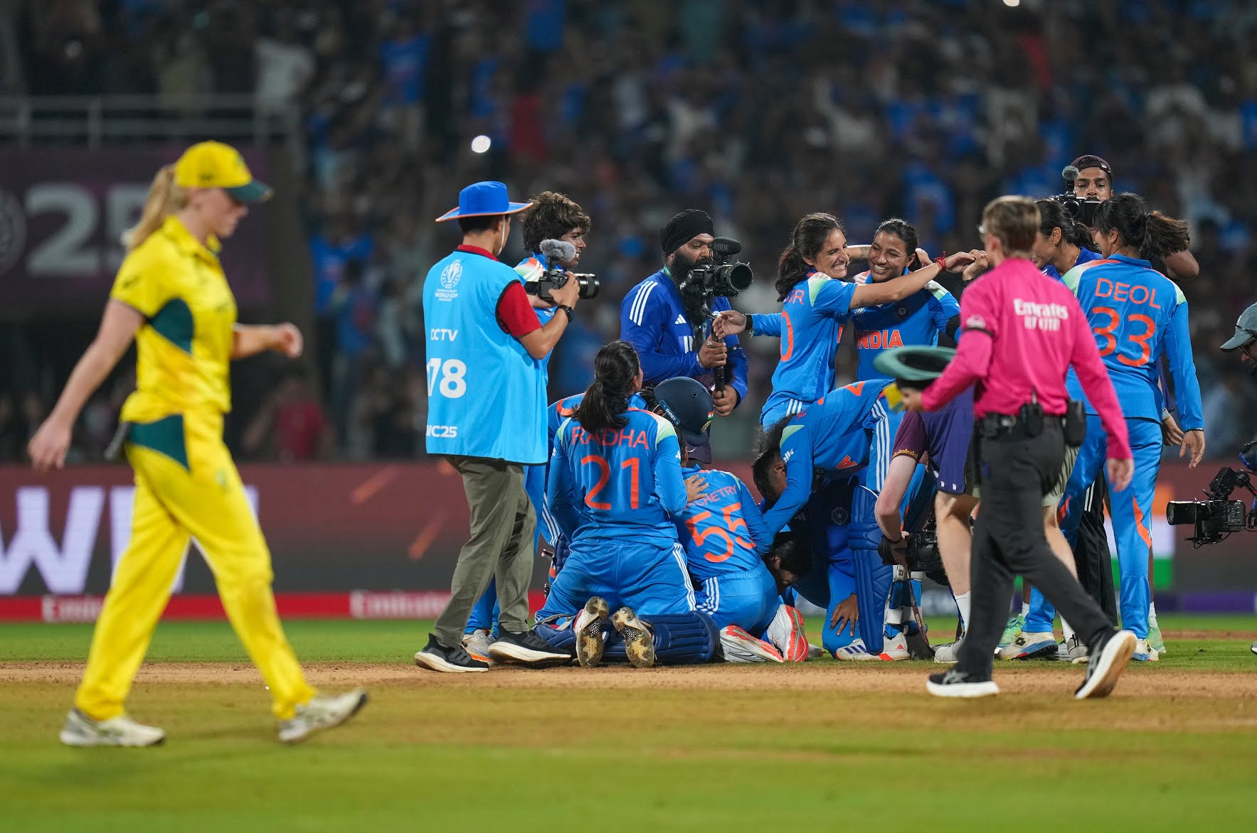 ऑस्ट्रेलिया को रुलाया, भारत की बेटियां खुशी के समंदर में डूबीं