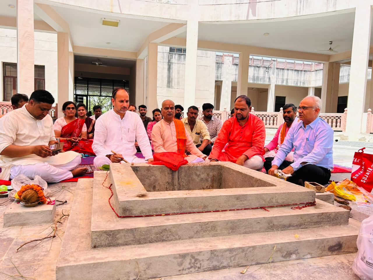 राजस्थान मन्त्र प्रतिष्ठान के नवनिर्मित हवनकुंड में अग्नि प्रवेश एवं पूजन