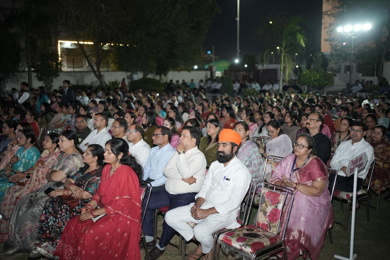 अपेक्स यूनिवर्सिटी में भक्ति और संगीत का अद्भुत संगम, सुरेश वाडकर ने बांधा समां