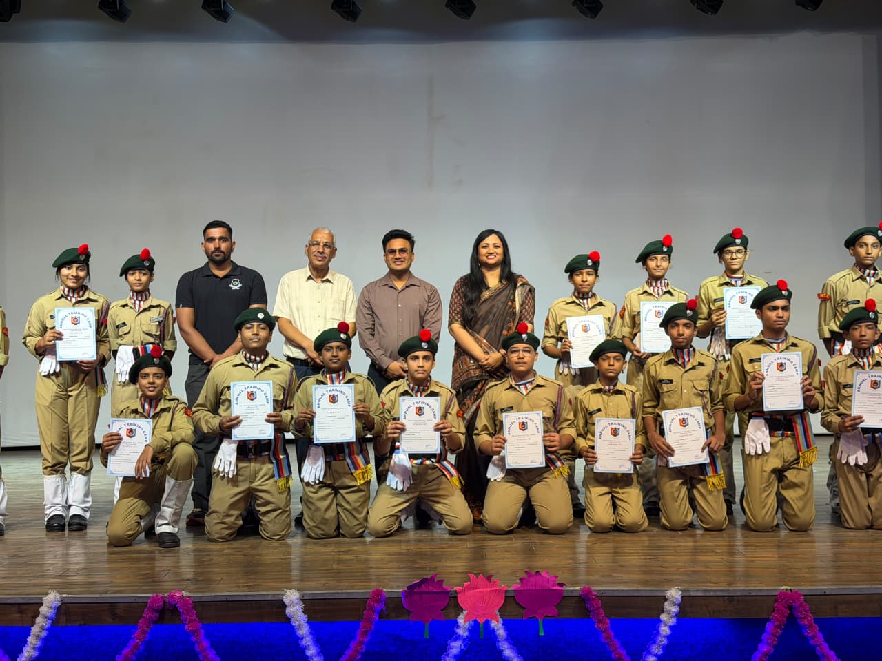 रावत पब्लिक स्कूल, प्रताप नगर में 'प्रतिज्ञा' इन्वेस्टिचर सेरेमनी का भव्य आयोजन