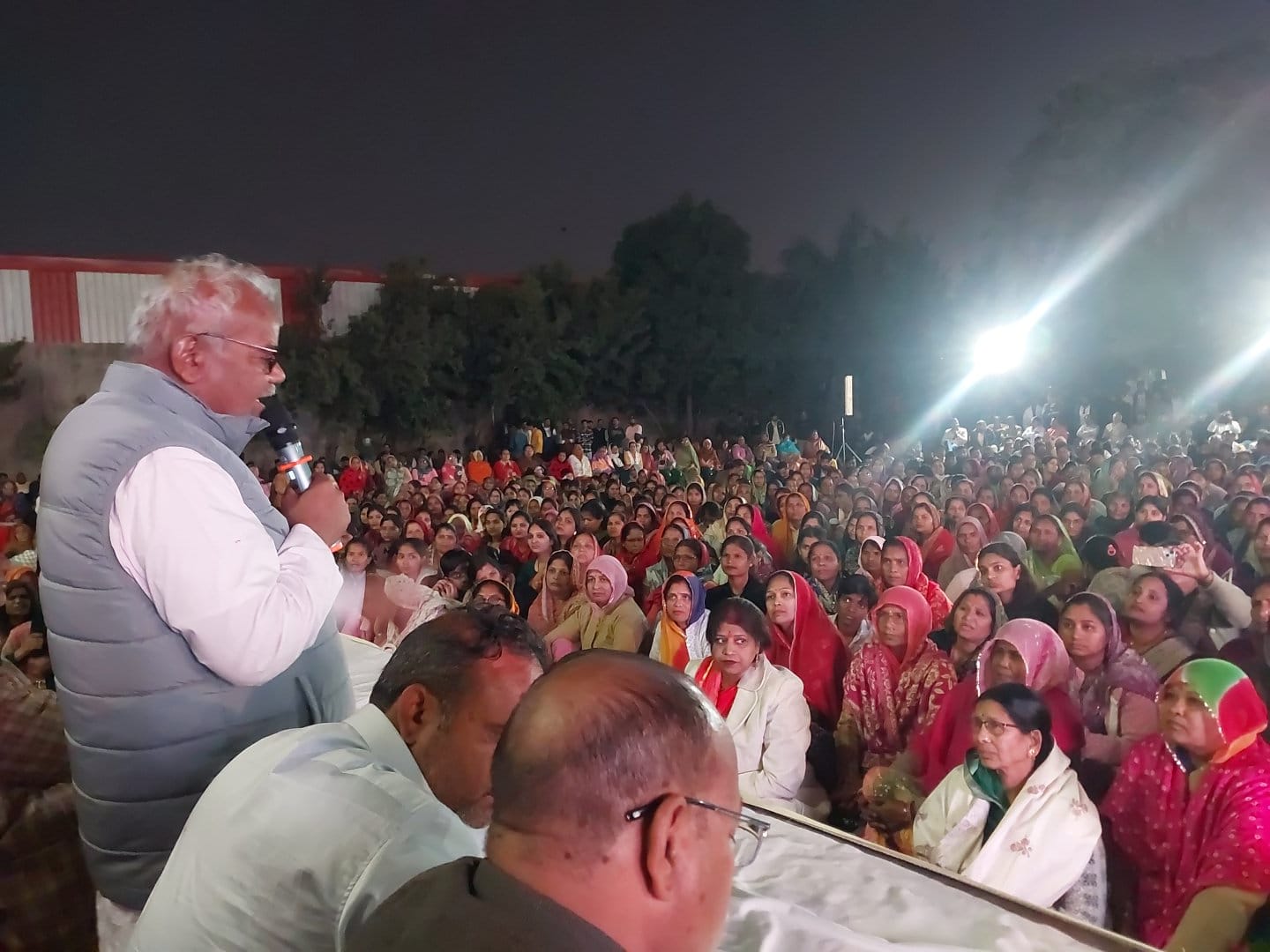 तैयार होने लगा कथा पंडाल, मंत्री मदन दिलावर रोज कर रहे निरीक्षण