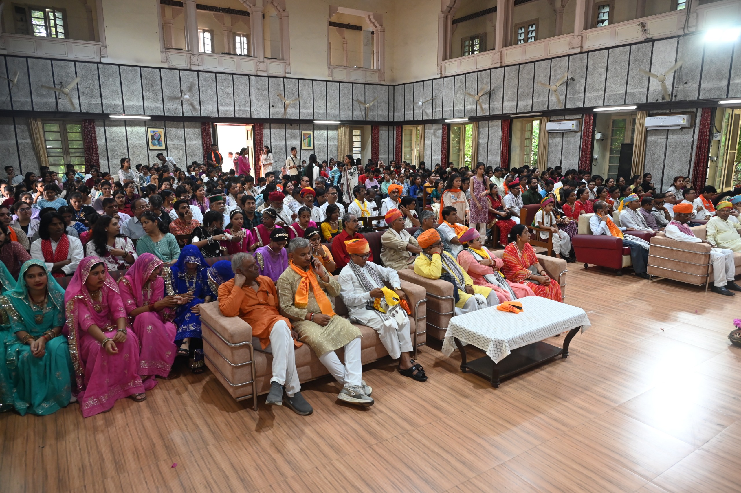 ‘हम भारत के लोग’ के संदेश के साथ जयपुर में निकली लोकमंथन यात्रा, लोक संस्कृति के विविध रंगों से सजा महारानी कॉलेज