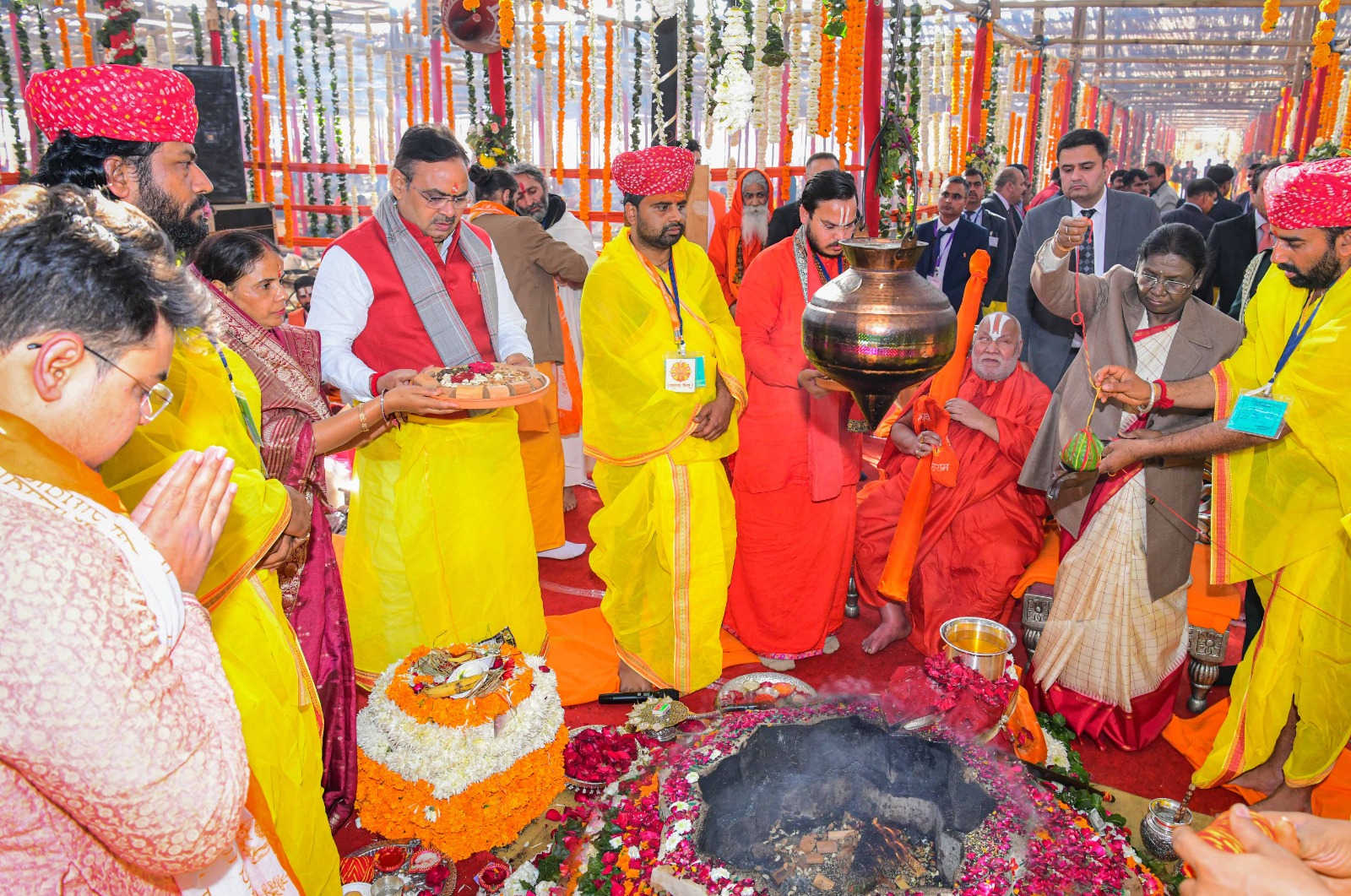 राष्ट्रपति श्रीमती द्रौपदी मुर्मु 1008 कुण्डीय हनुमान महायज्ञ में हुई शामिल