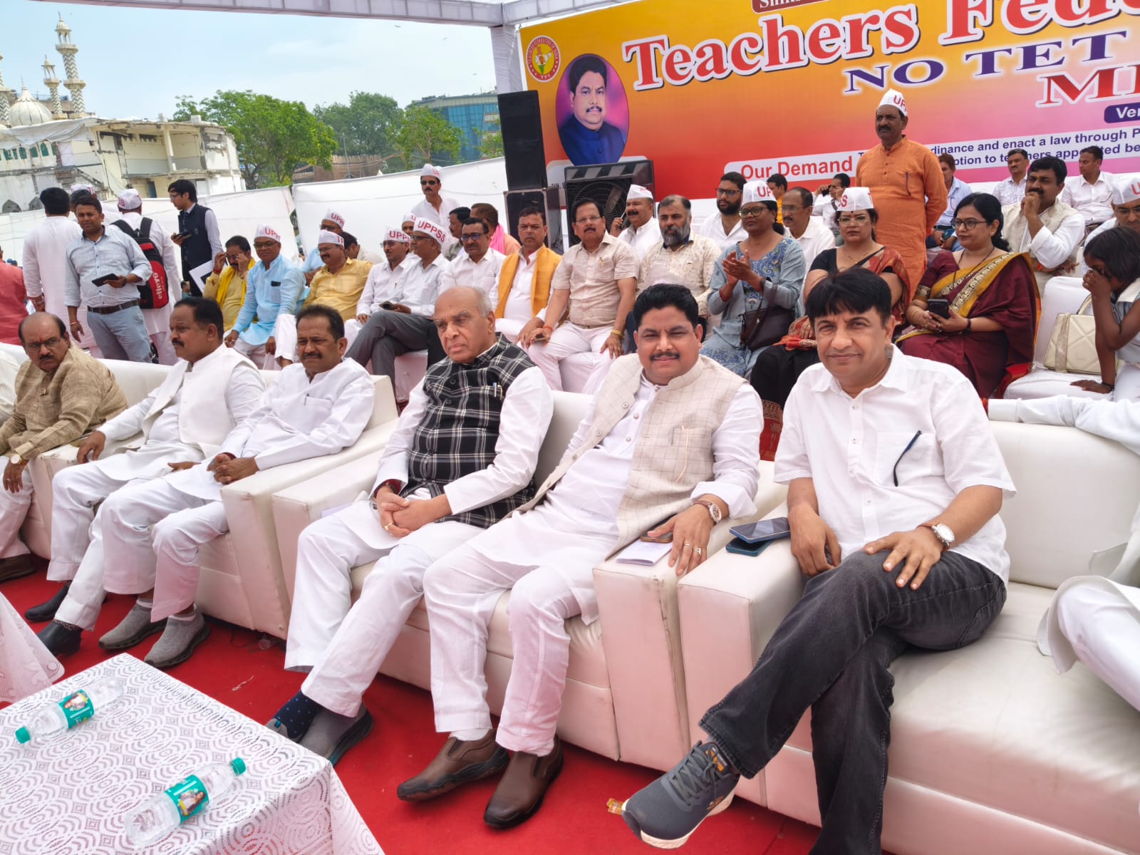 टेट की अनिवार्यता के विरोध में दिल्ली के रामलीला मैदान में उमड़ा देश का लाखों शिक्षक