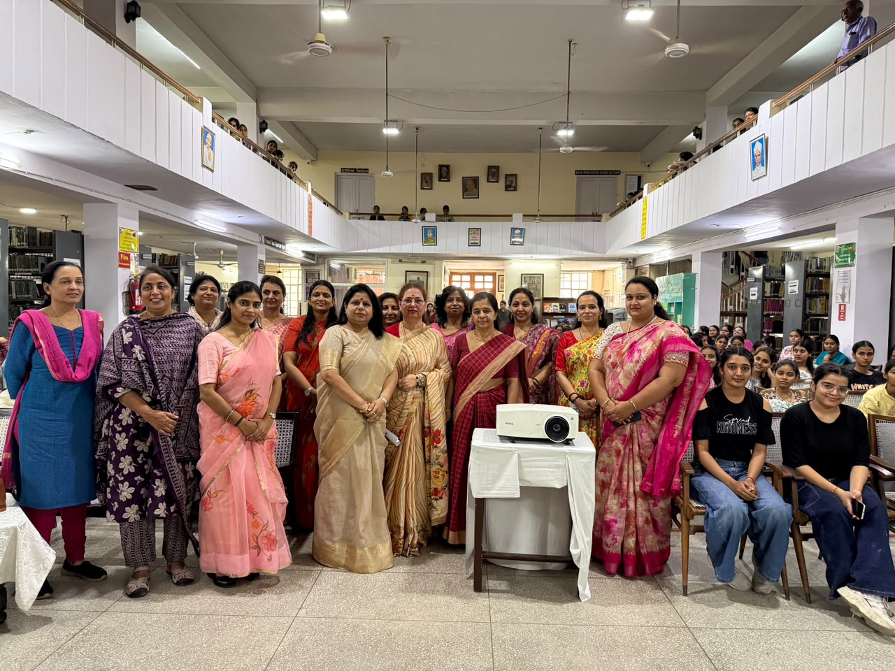 पुस्तकालय में ओरिएंटेशन कार्यक्रम का आयोजन