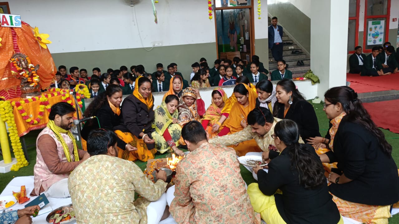 एआईएस स्कूल में बसंत पंचमी का विशेष कार्यक्रम आयोजित