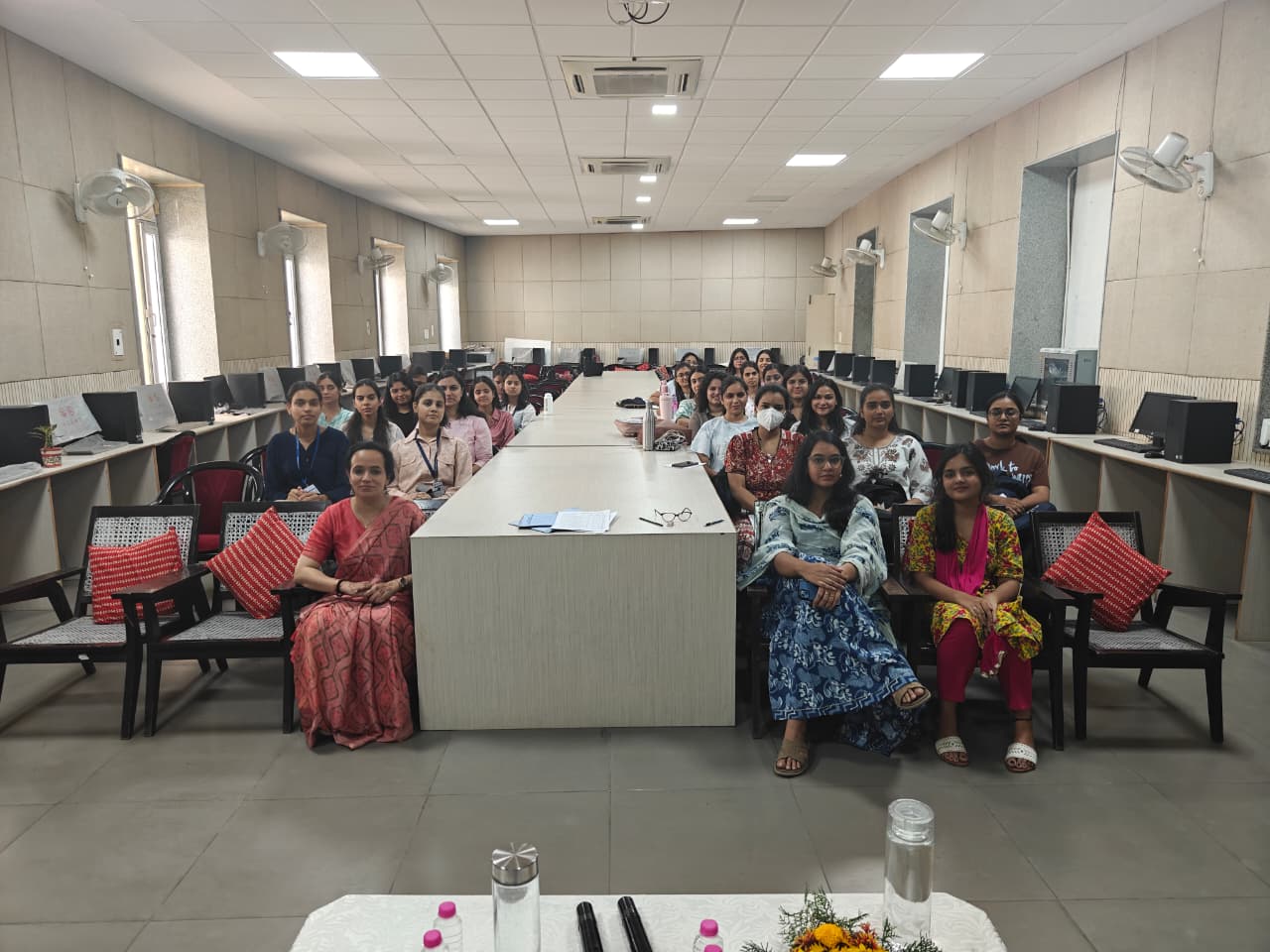 'शिफ्टिंग पर्सपेक्टिव्स- ए कैरेक्टर-सेंटर्ड एनालिसिस’ विषय पर प्रस्तुति