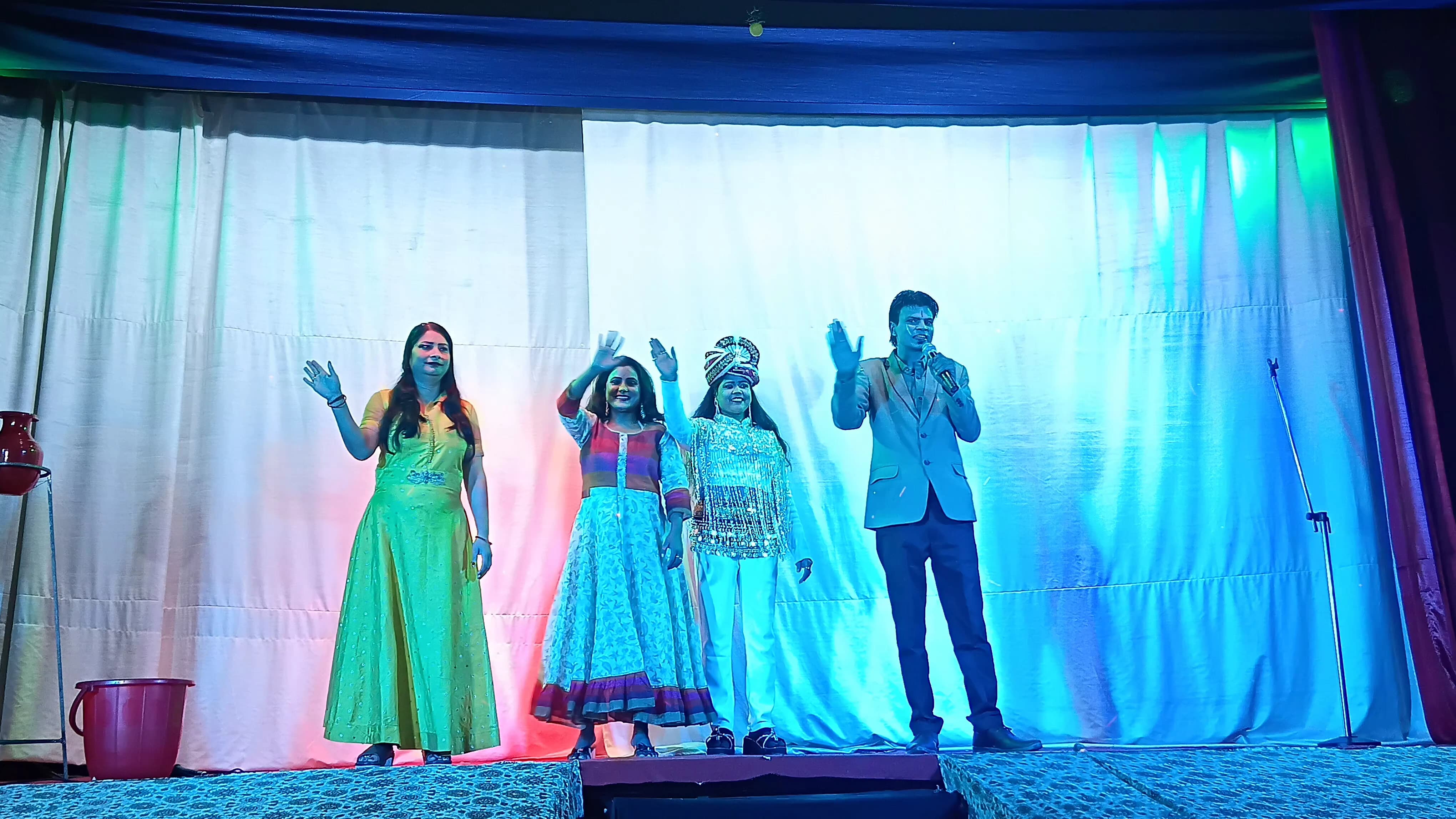 विश्व प्रसिद्ध जादूगर विकास ओर समां का किया सम्मान