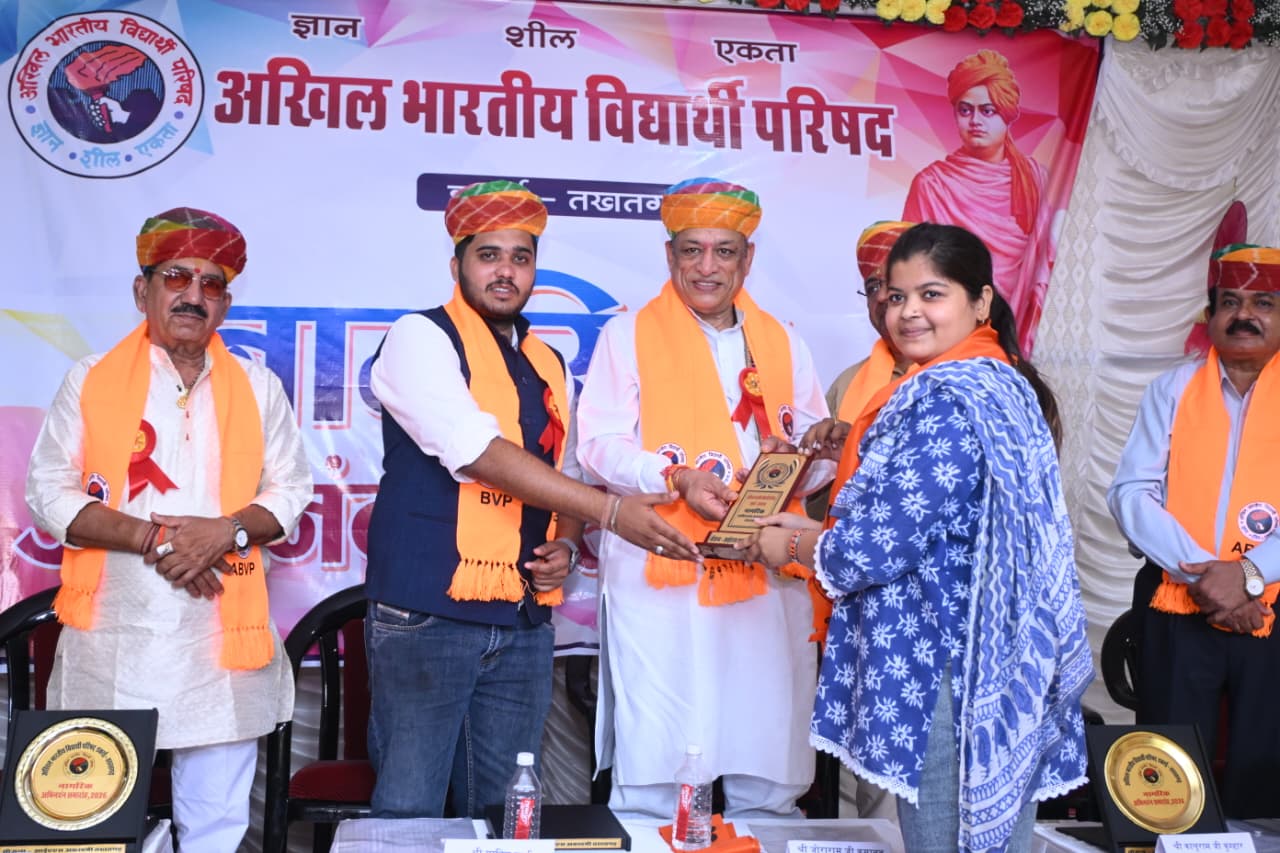 राजकीय महाविद्यालय में कैबिनेट मंत्री कुमावत ने किया पौधारोपण