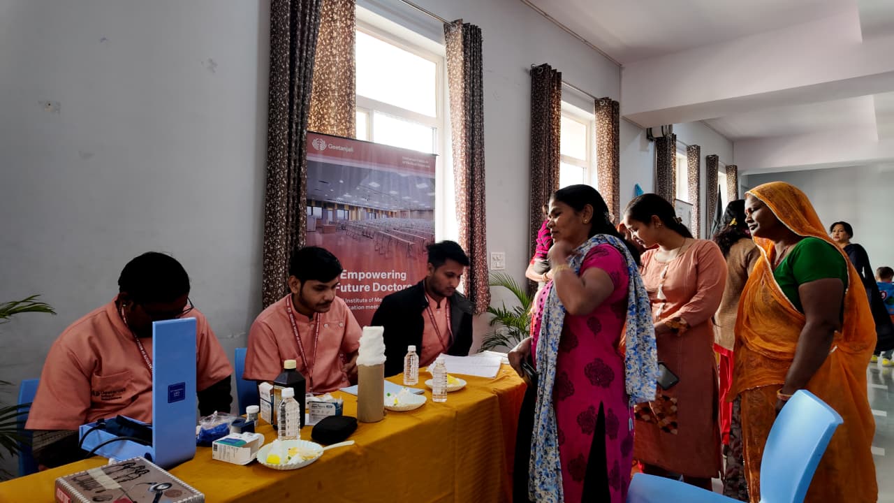 अक्षेंद्र वेलफेयर सोसायटी द्वारा वृहद हेल्थ चेक-अप एवं कंसल्टेशन कैंप का आयोजन