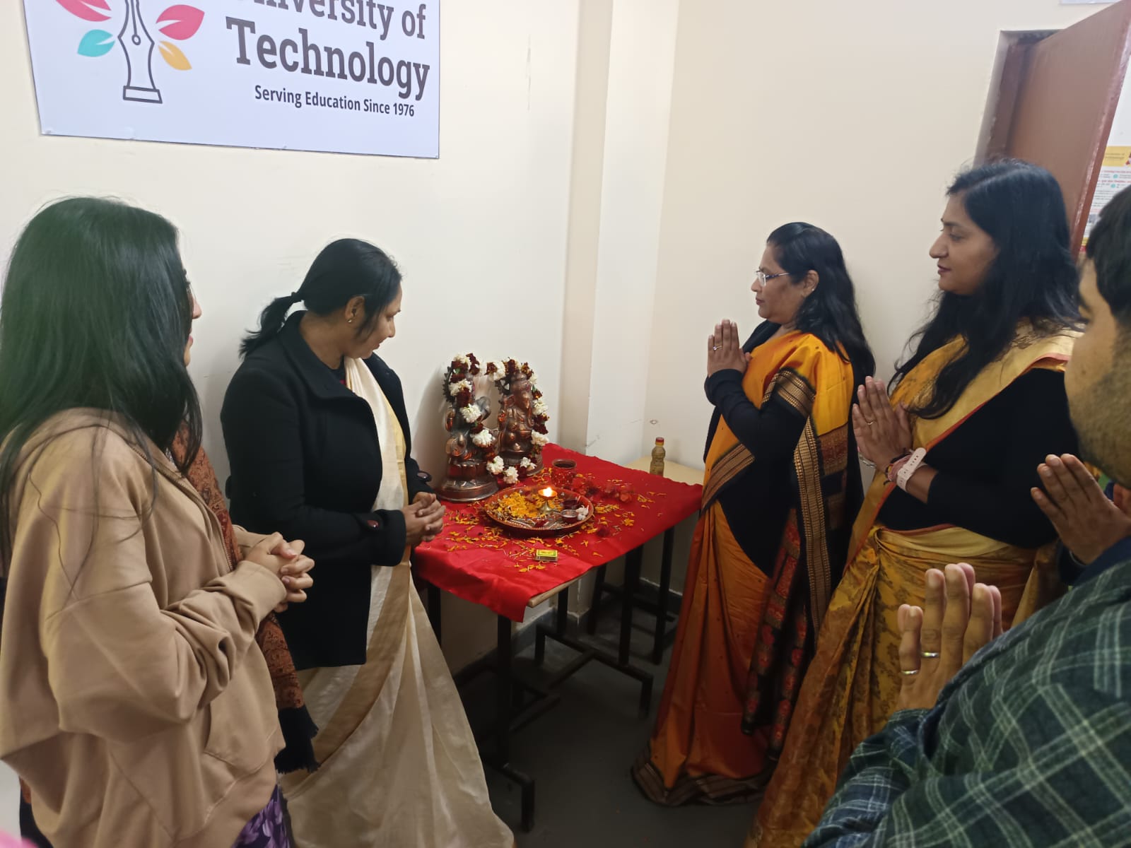 यूनिवर्सिटी ऑफ टेक्नोलॉजी वाटिका, जयपुर में बसंत पंचमी एवं नेताजी सुभाष चंद बोस जयंती का आयोजन