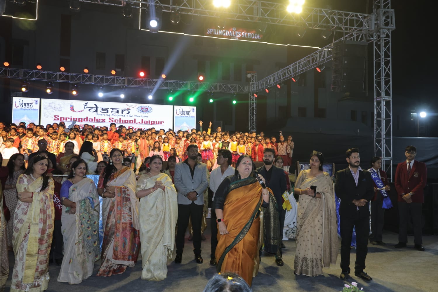 विद्यालय का भव्य वार्षिक दिवस समारोह सम्पन्न