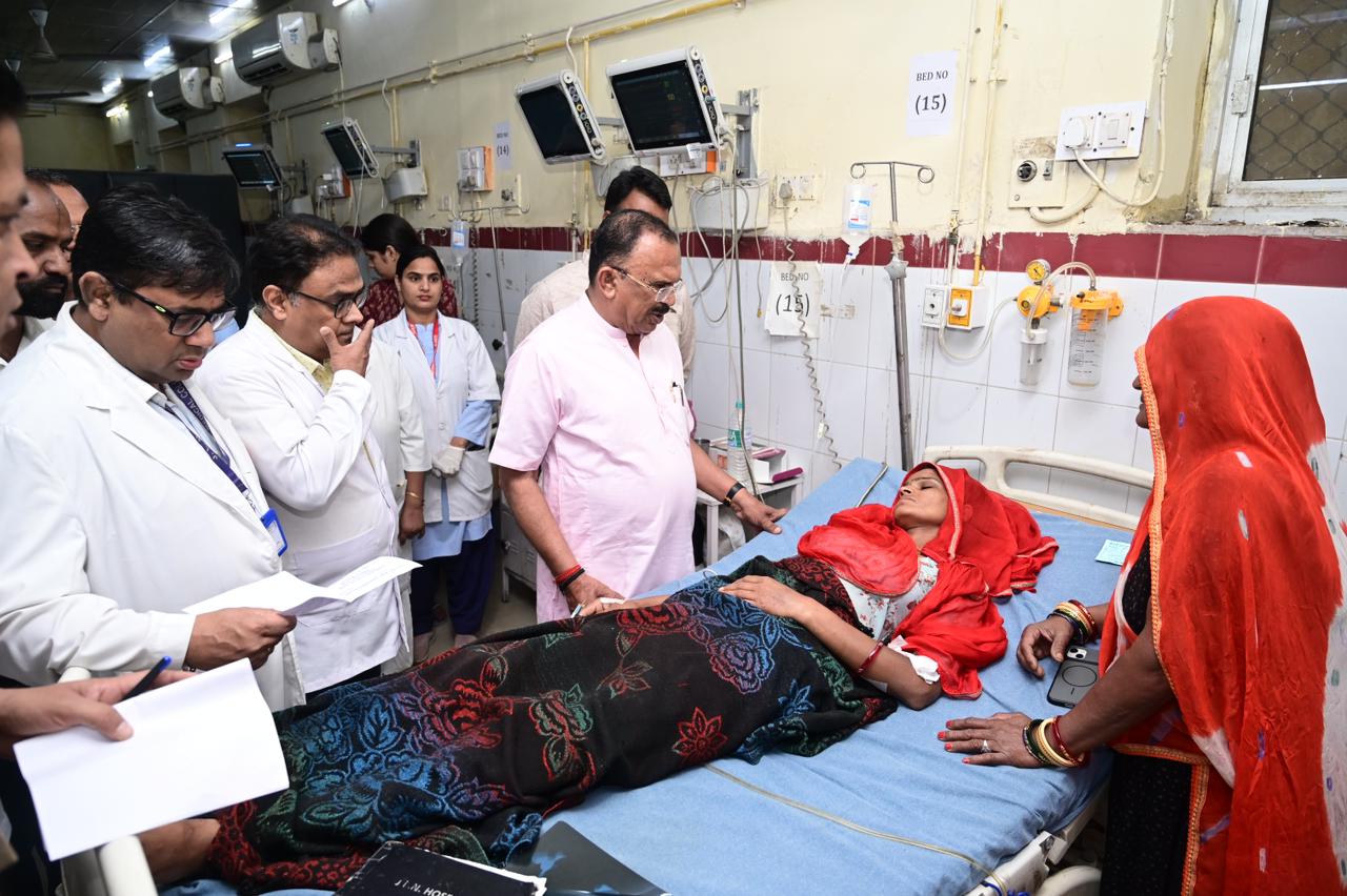 पुष्कर घाटी बस हादसा- विधानसभा अध्यक्ष ने अस्पताल पहुंचकर घायलों से की मुलाकात, राहत एवं उपचार के दिए निर्देश