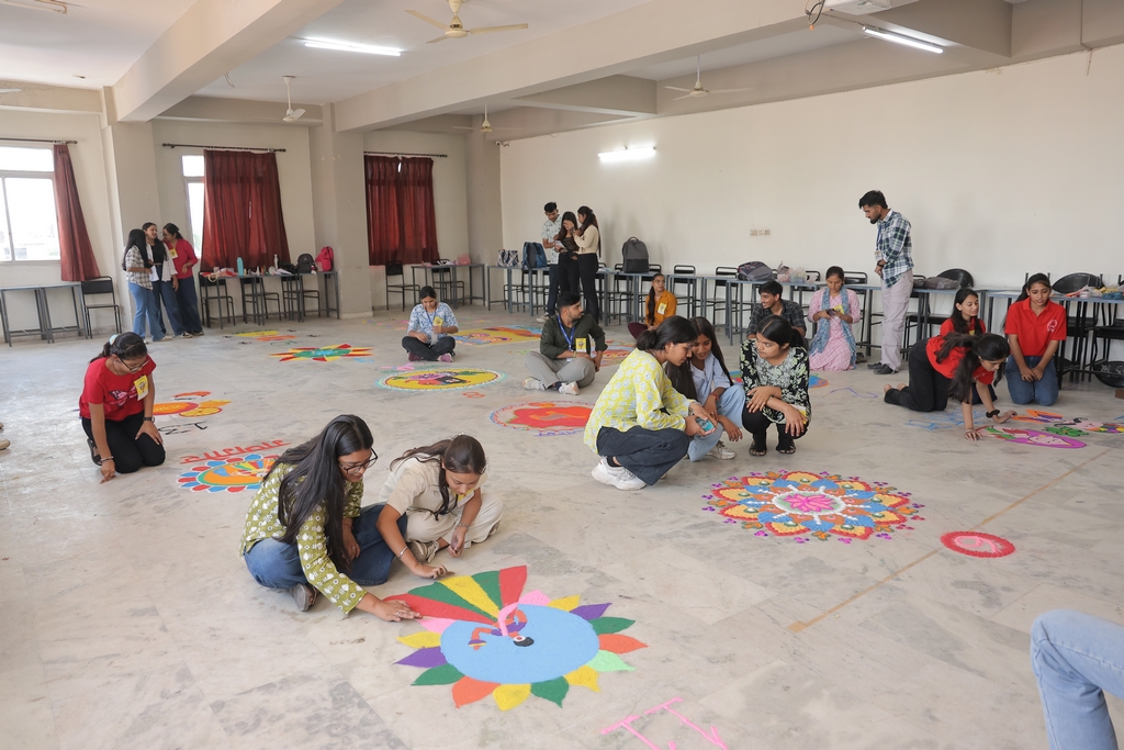 इंटरकॉलेजिएट फेस्ट ‘मंथन-2026’ का भव्य आगाज़… डांस का दिखा तड़का