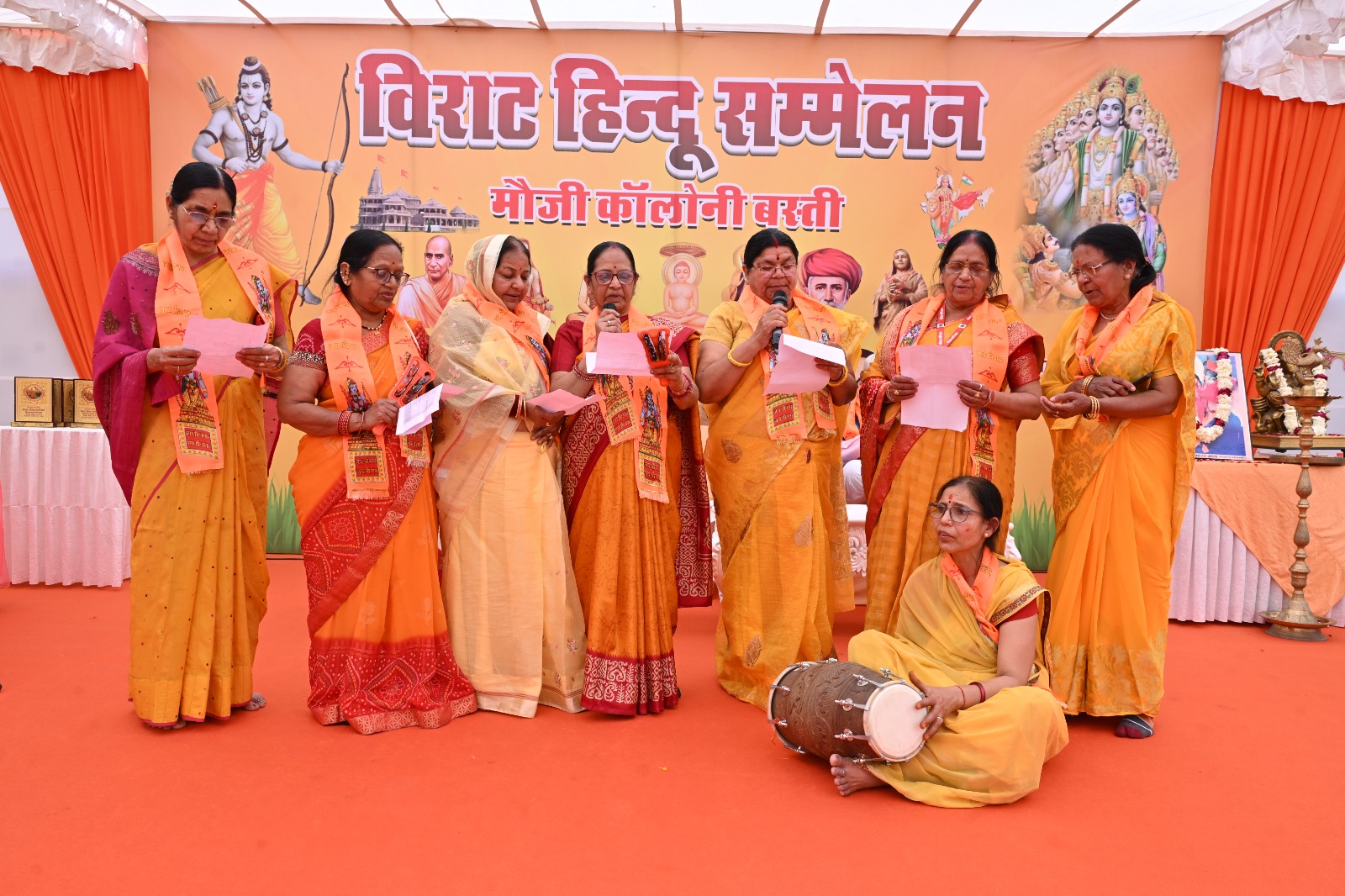 विराट हिन्दू सम्मेलन में पर्यावरण सेवक, गौसेवक व वीर सैनिक परिवार सम्मानित