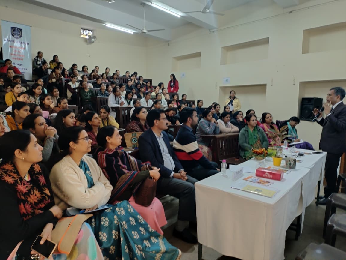 छात्राओं के लिए मादक पदार्थ जागरूकता विषय पर एक प्रशिक्षण सत्र का आयोजन