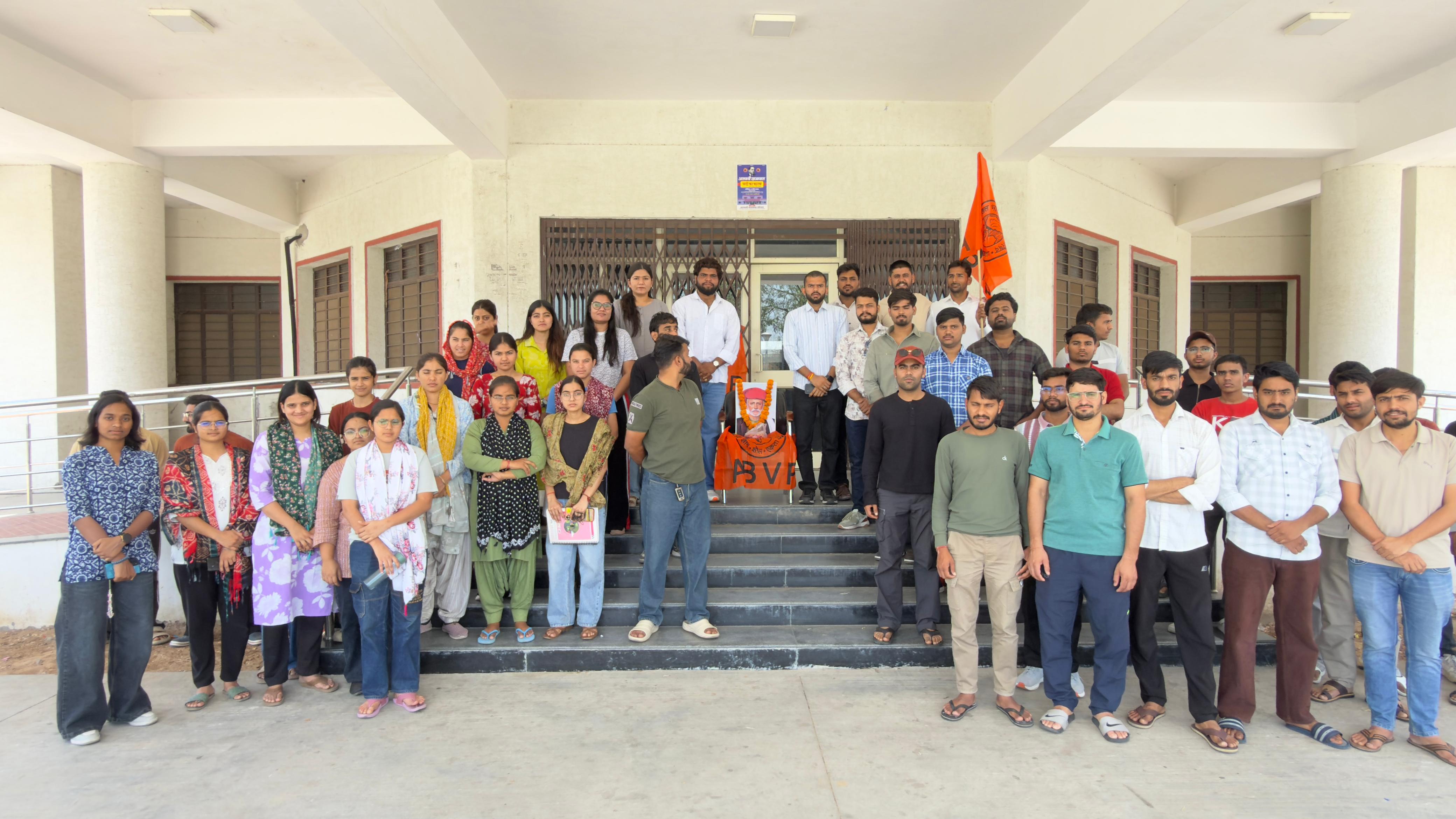 महात्मा ज्योतिबा फुले की जयंती के अवसर पर विश्वविद्यालय परिसर में भव्य पुष्पांजलि कार्यक्रम एवं विचार संगोष्ठी का आयोजन