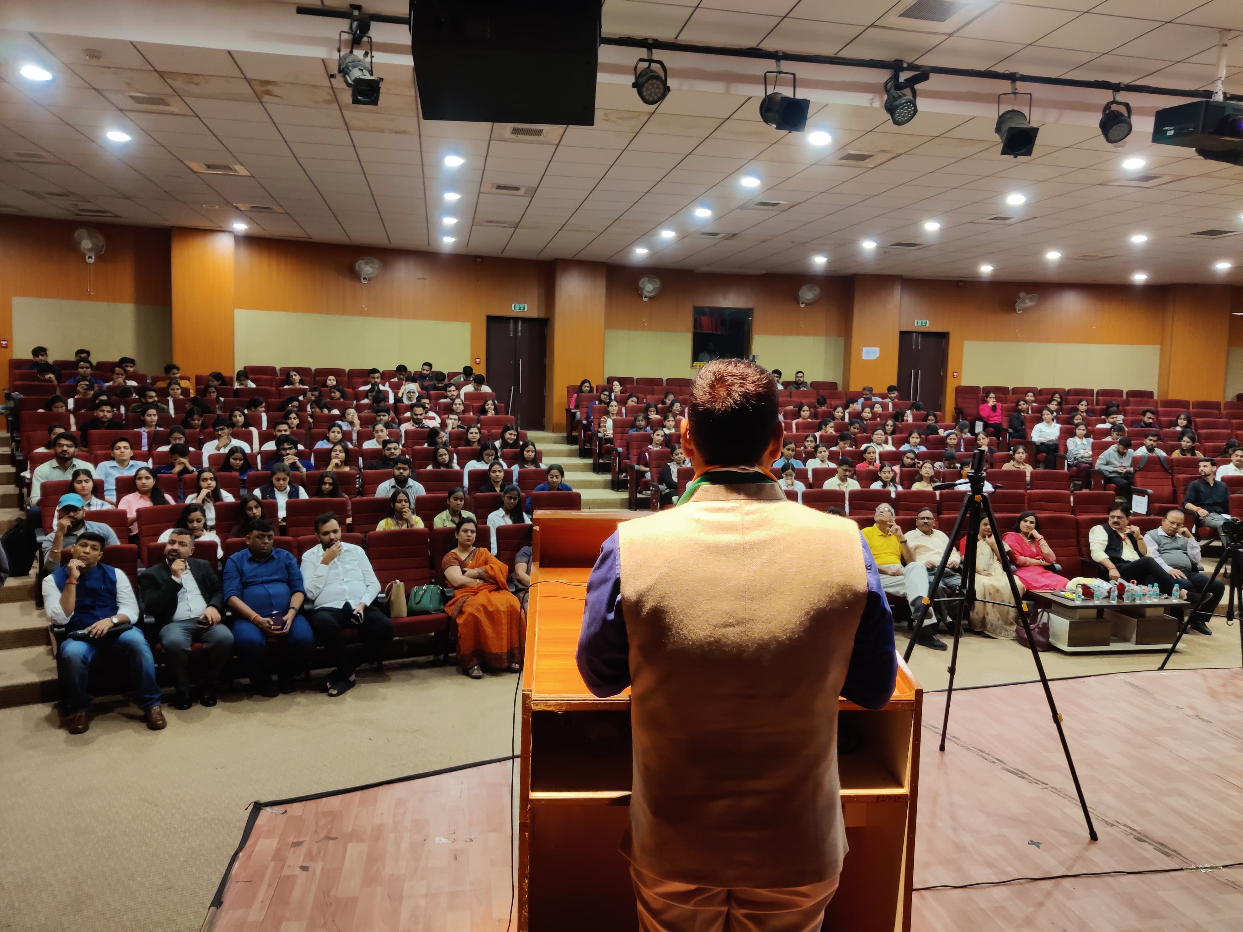 आर. ए. पोदार प्रबंधन संस्थान में जीवन संतुलन, उद्देश्य एवं आत्मसंतुष्टि की खोज विषय पर व्याख्यान का आयोजन