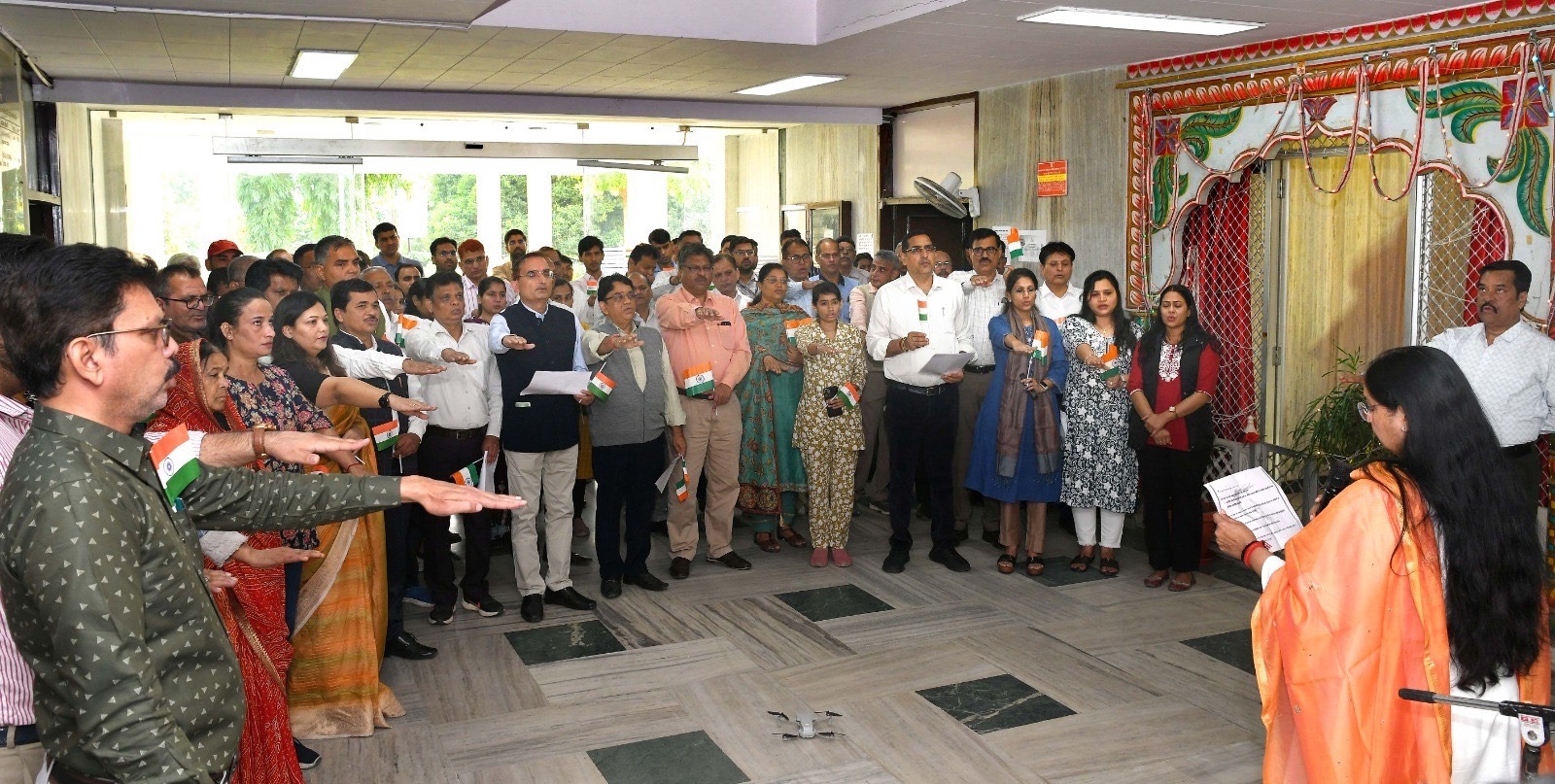 वन्देमातरम के दिव्य एवं भव्य जयघोष से गुंजायमान हुआ आवासन भवन