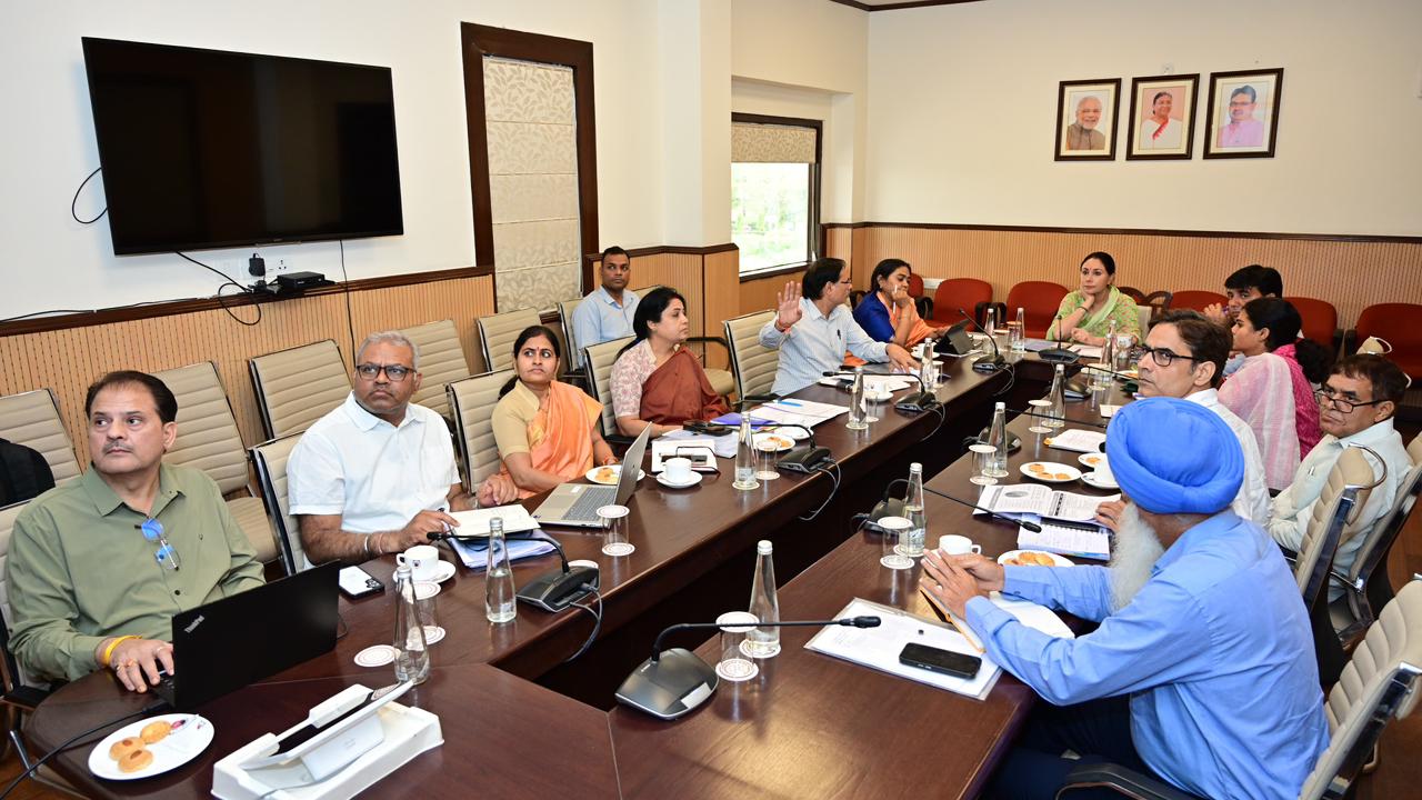 महाराजा महाविद्यालय एवं महारानी महाविद्यालय की जमीन को जयपुर विकास प्राधिकरण तथा नगर निगम को सुपुर्द करने के खिलाफ विरोध