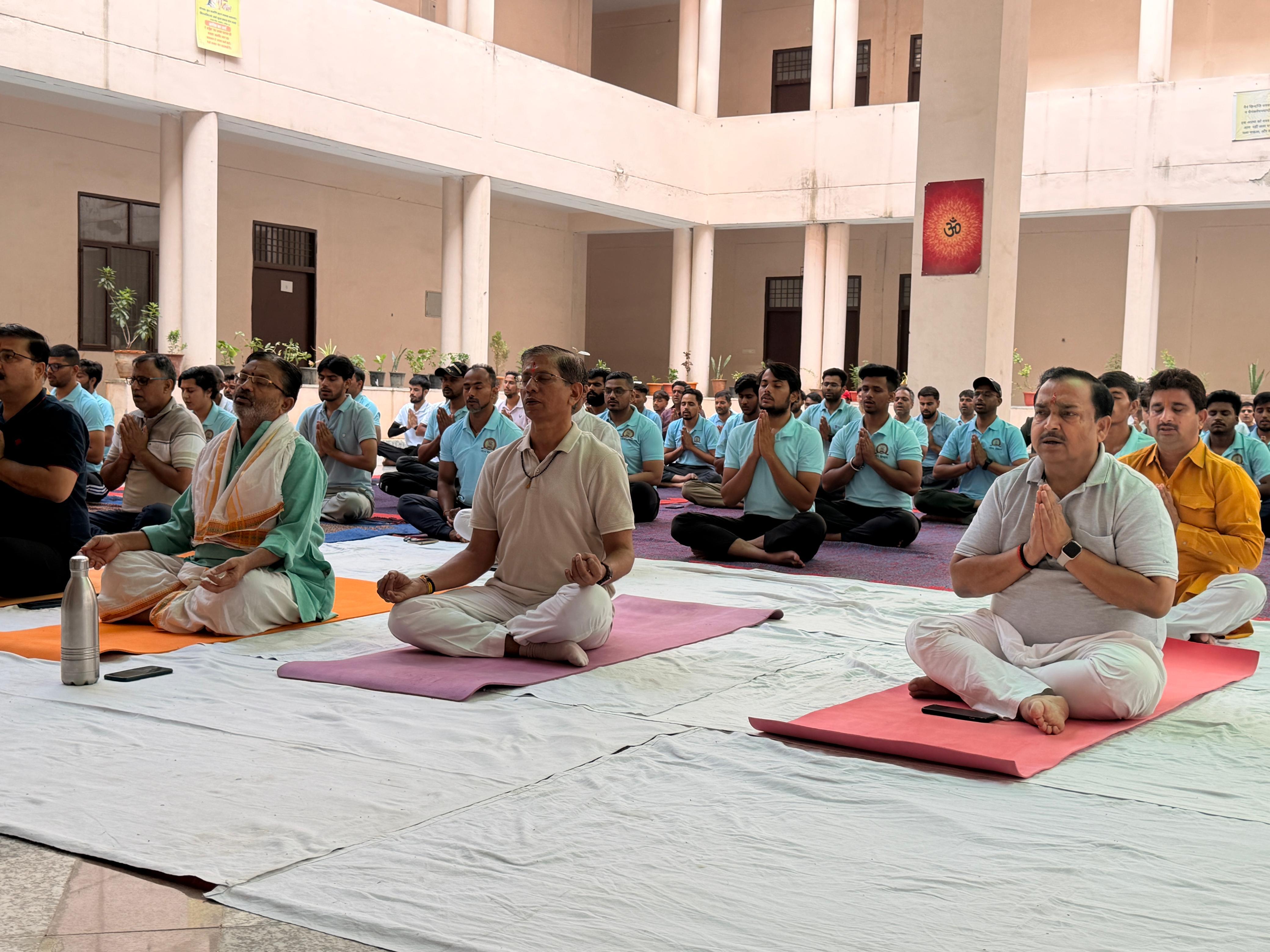 योग से ही निरोग रहेगा शरीर: राजस्थान संस्कृत विश्वविद्यालय में उत्साहपूर्वक मनाया गया 12वां अंतर्राष्ट्रीय योग दिवस