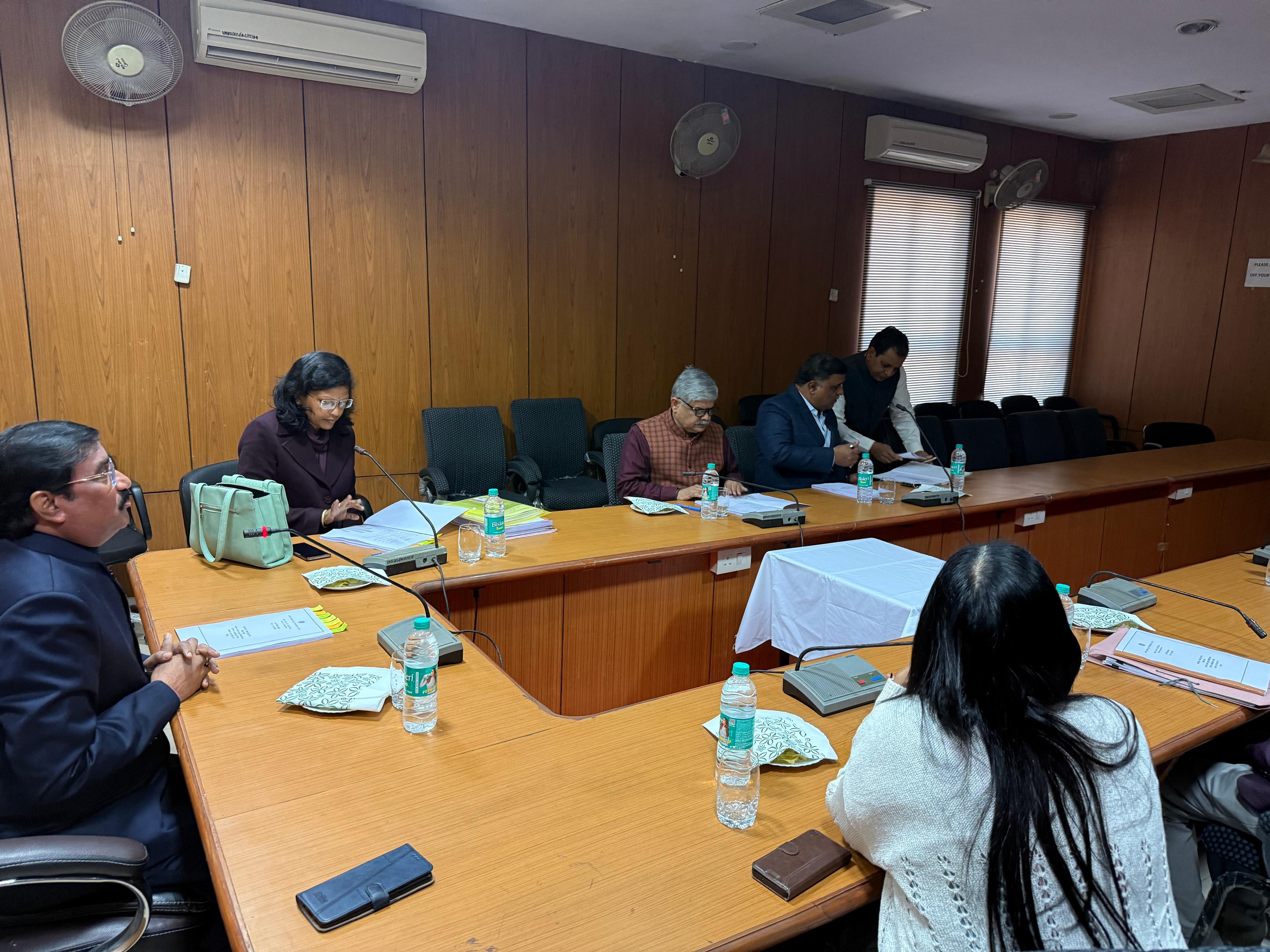 वीएमओयू : प्रबंध मंडल की 113वीं बैठक में हुए कई फैसले