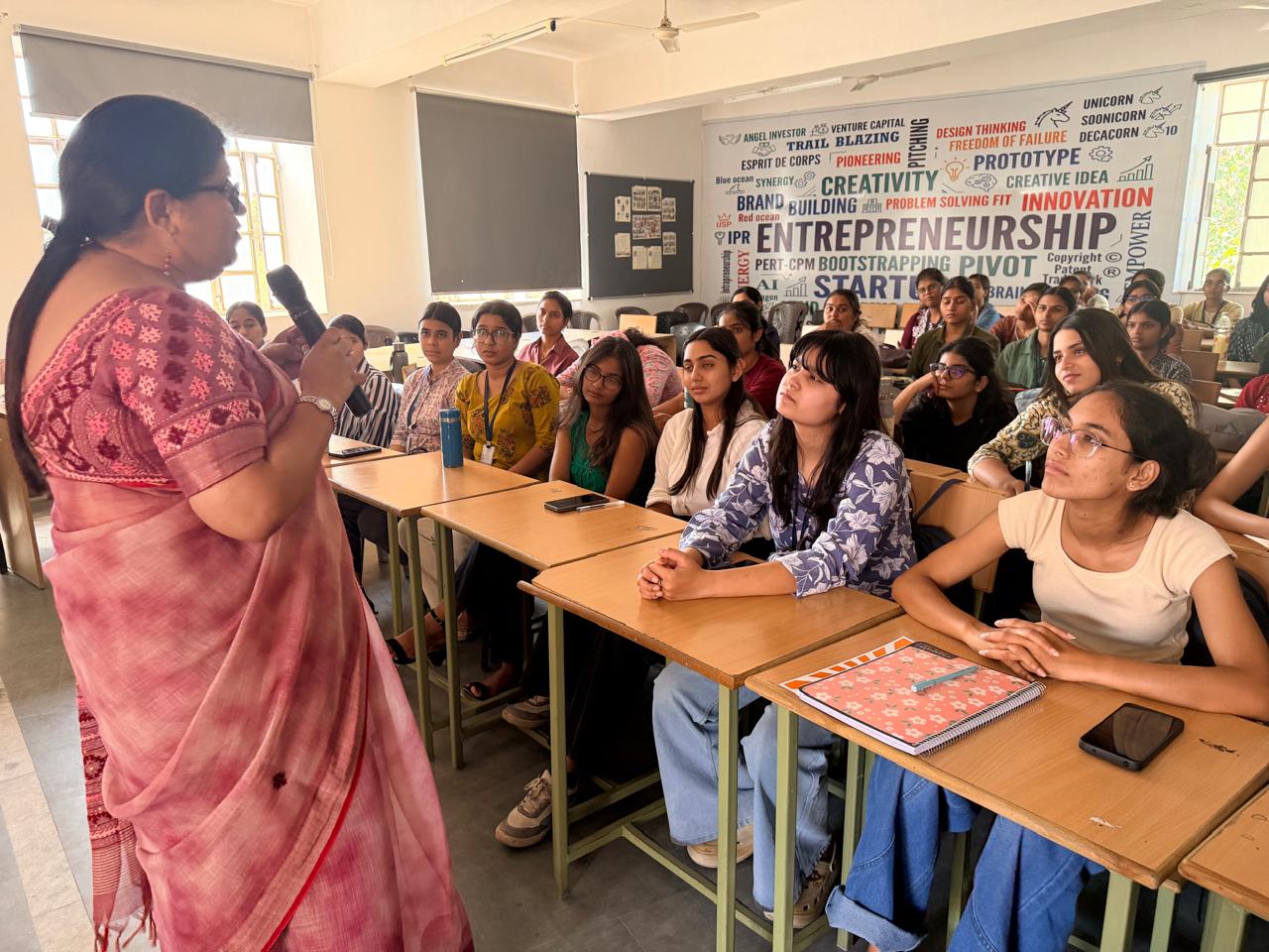 “रिक्रूटर की नज़र से—अंक एवं सीवी से परे रिक्रूटर्स वास्तव में क्या देखते हैं?” विषयक इंटरैक्टिव सत्र आयोजित