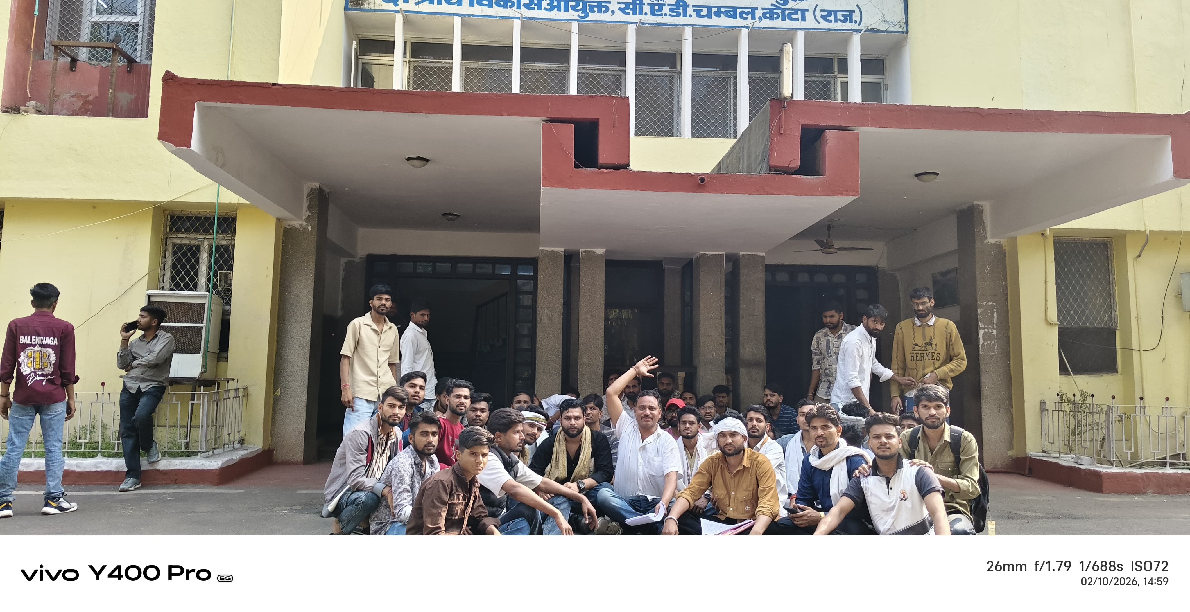 रघुनाथ जुबली छात्रावास प्रवेश प्रक्रिया बिजली कनेक्शन चालू करने के लिए विशाल दंडवत यात्रा