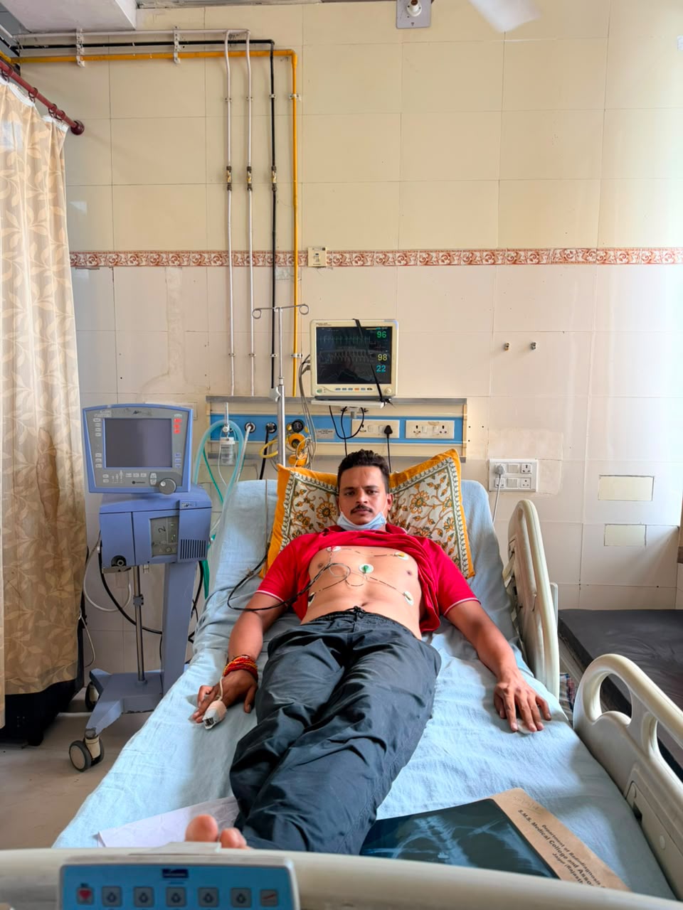 हॉस्पिटल आईसीयू से भी सत्याग्रह जारी: अनशन के 9वें दिन एसएमएस अस्पताल के MICU 7 (बेड नं. 4) से छात्र नेता शुभम रेवाड़ की बिगड़ी तबीयत के बीच ललकार