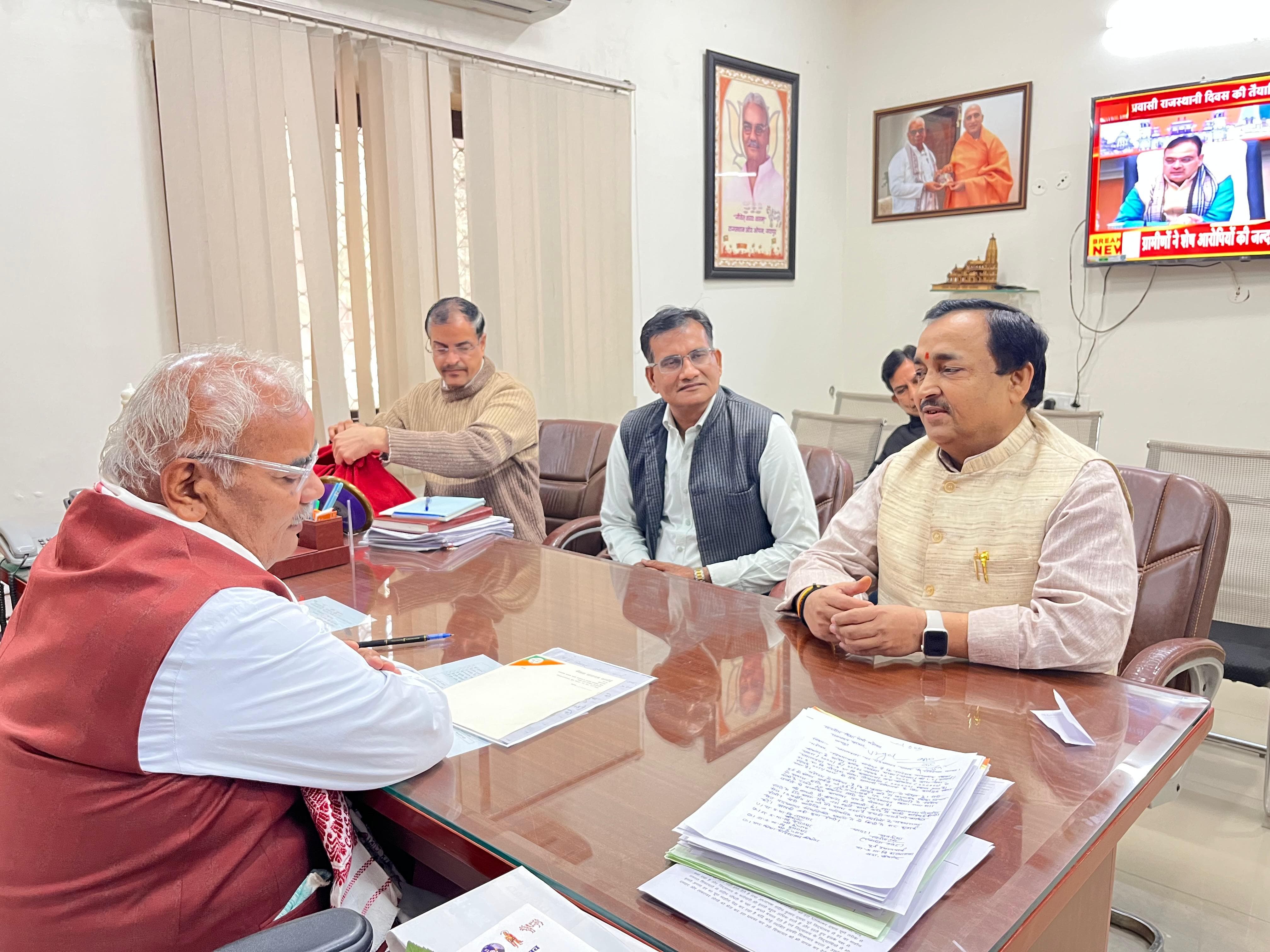 संस्कृत विश्वविद्यालय के नवनियुक्त कुलगुरु ने की शिक्षा मंत्री मदन दिलावर से शिष्टाचार भेंट