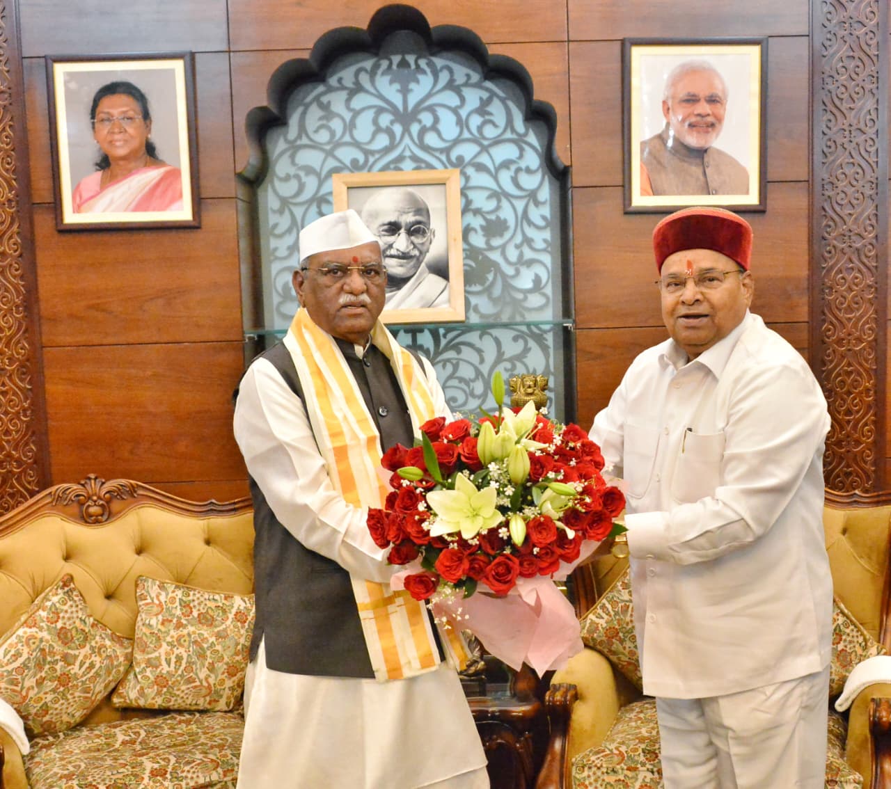 राज्यपाल बागडे से कर्नाटक के राज्यपाल थावरचंद गहलोत की शिष्टाचार भेंट
