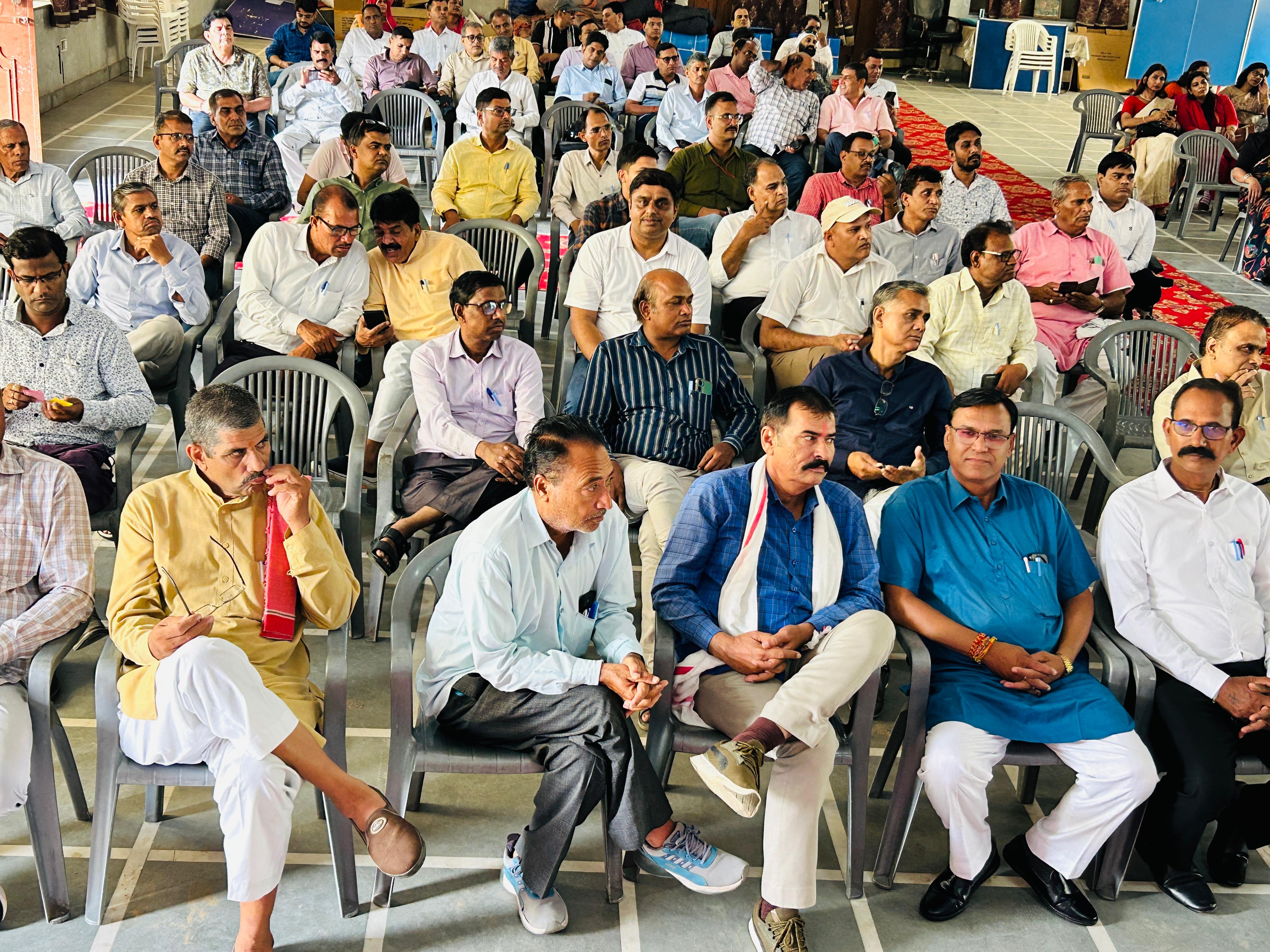 राजस्थान शिक्षक संघ (सियाराम) का जिला शैक्षिक सम्मेलन आयोजित हुआ जिसमें शिक्षकों ने बढ़ चढ़कर लिया भाग