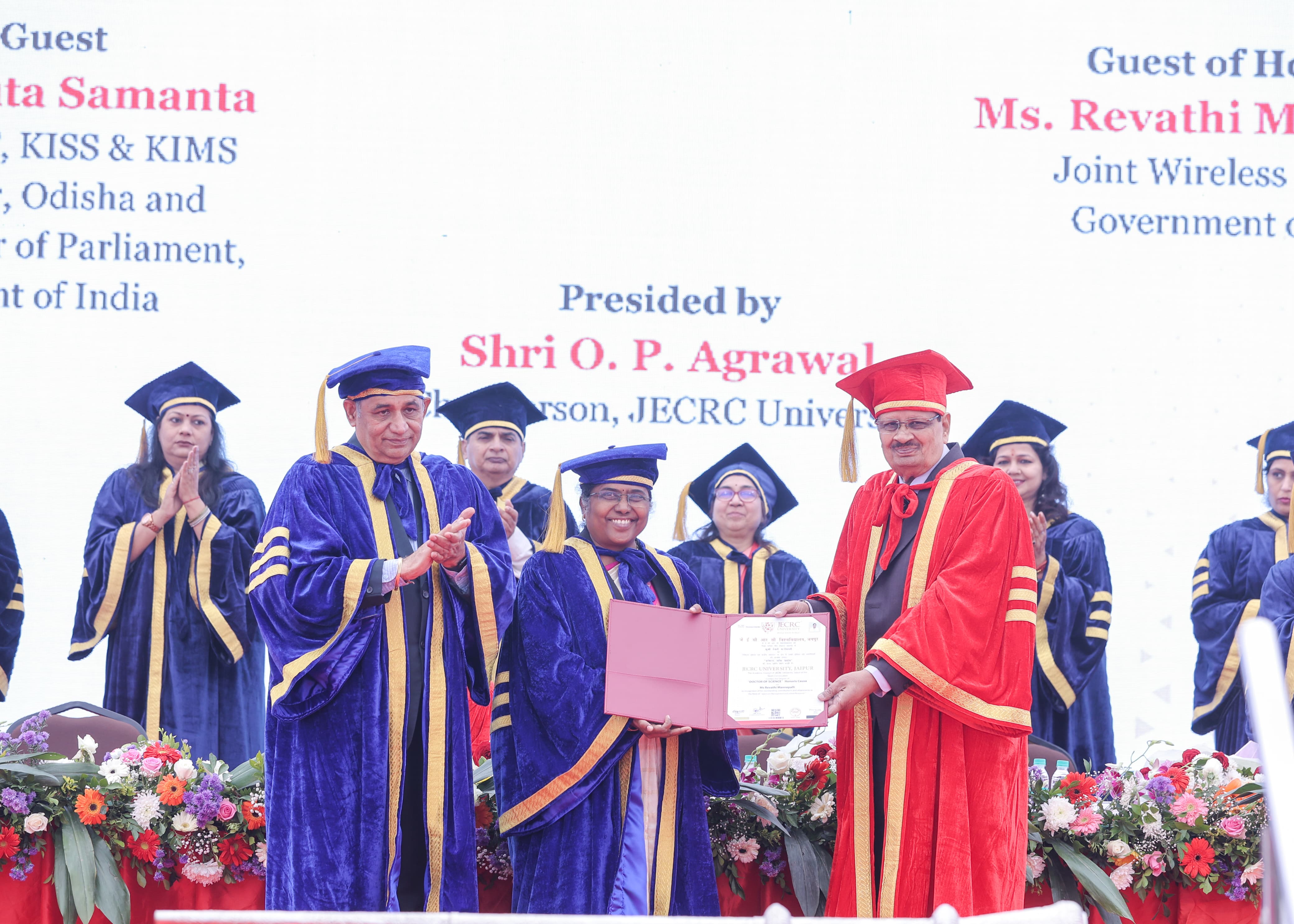 सक्सेस का असली मतलब सोसाइटी को वापस देना है: प्रो. अच्युता सामंत ने जेईसीआरसी ग्रेजुएट्स को सिखाया ’आर्ट ऑफ गिविंग'