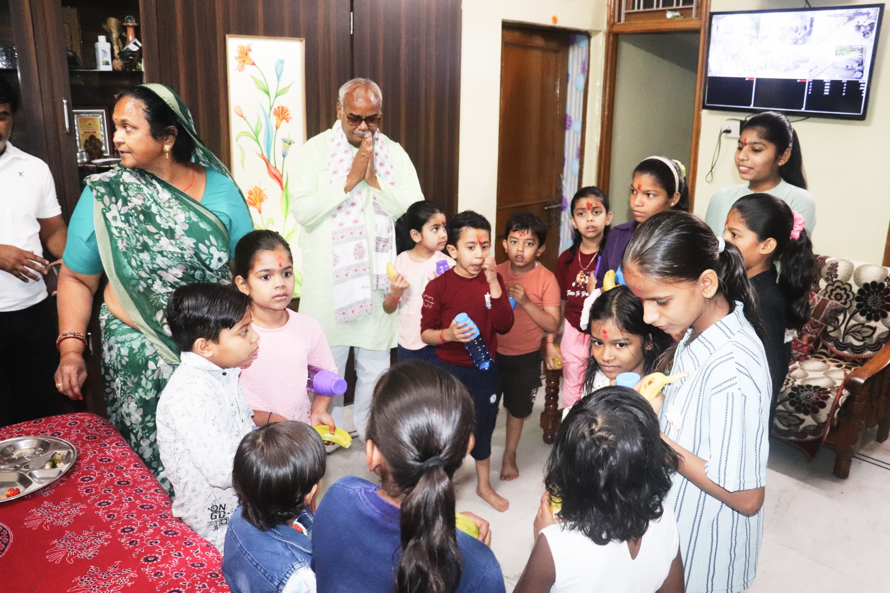 शिक्षा मंत्री ने सपत्निक किया कन्या पूजन, रामनवमी की दी सबको शुभकामनाएं