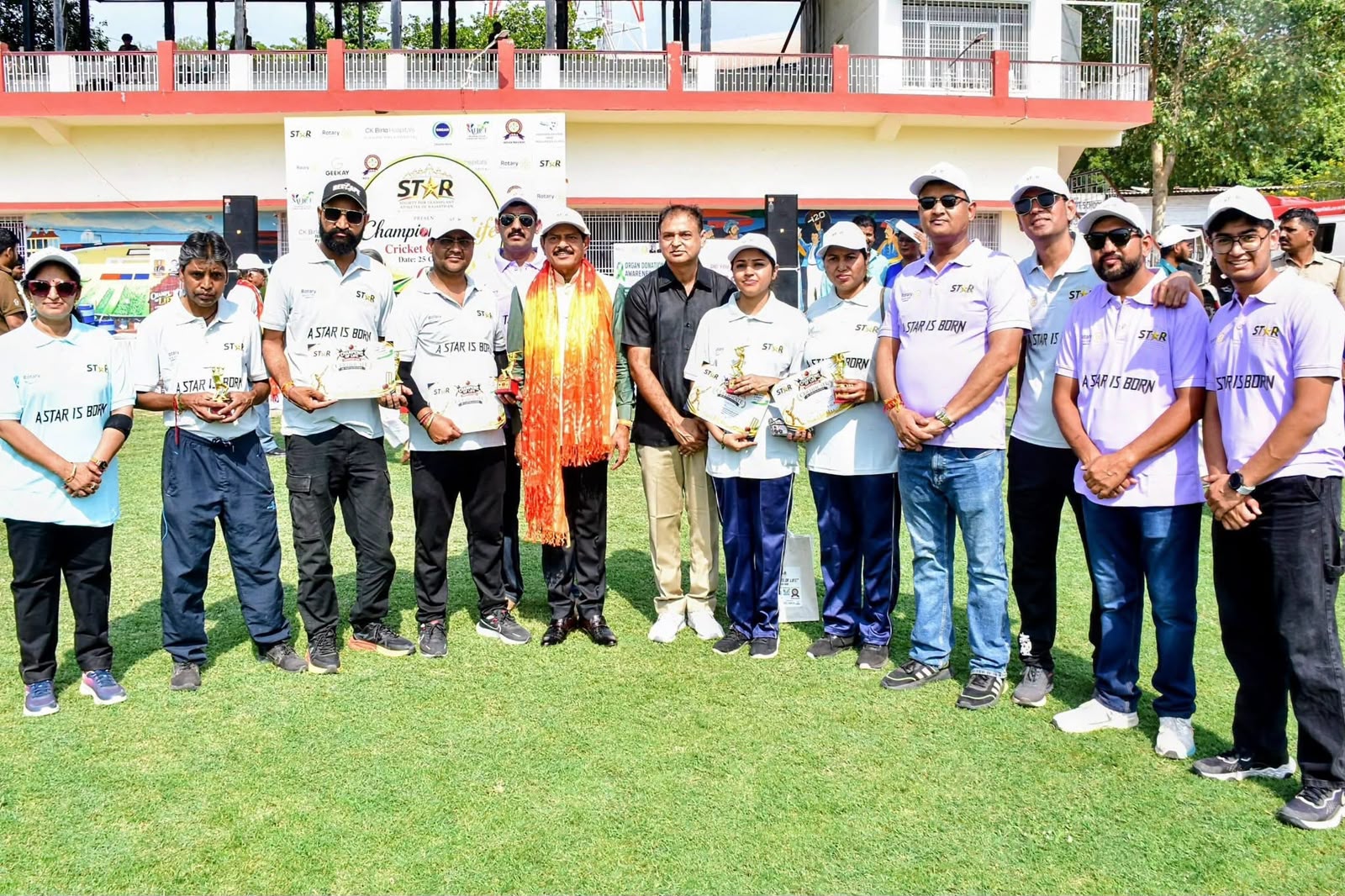 अंग प्रत्यारोपण प्राप्तकर्ताओं और अंगदाताओं ने क्रिकेट के मैदान पर दिया जीवन का संदेश